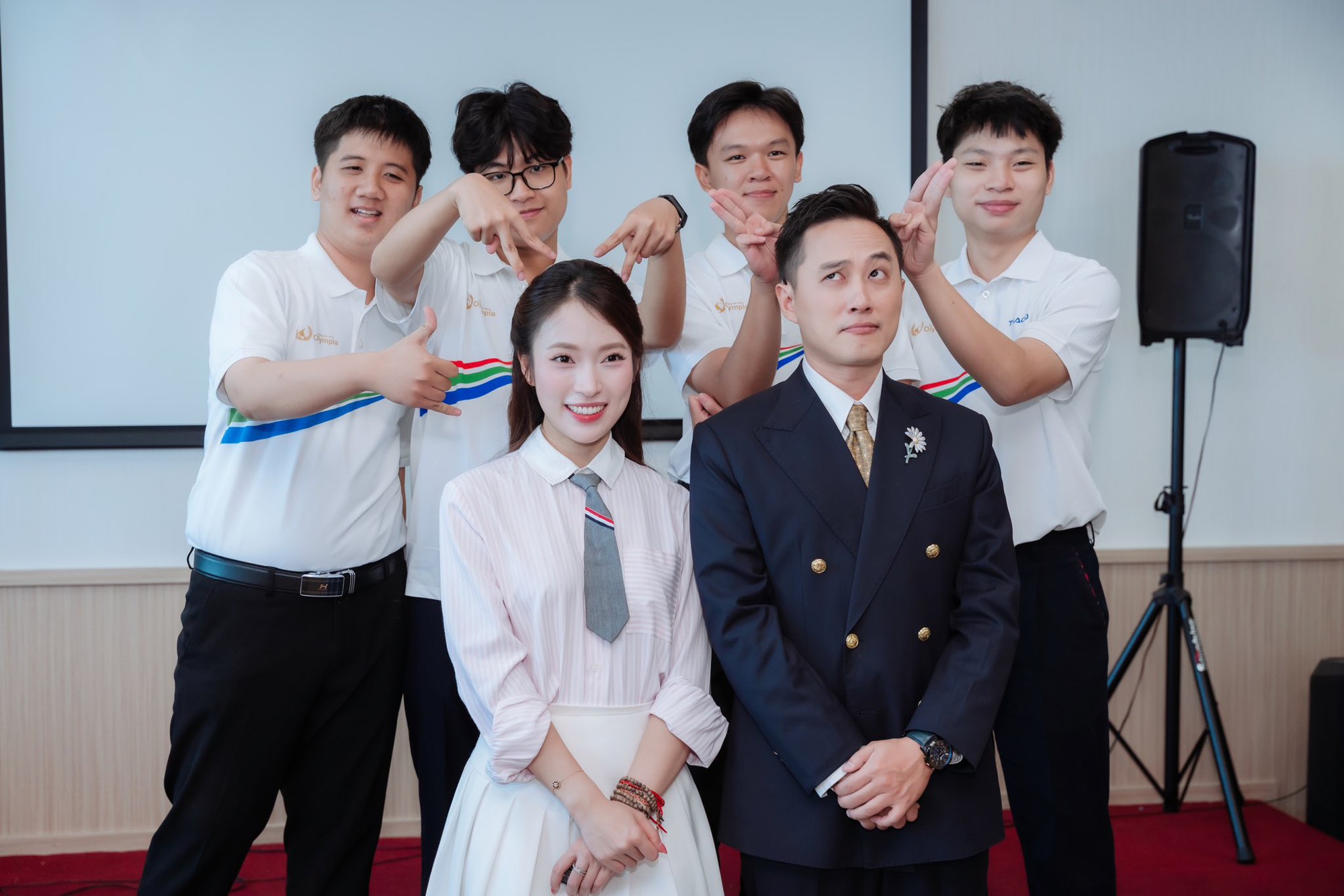 MC Ngọc Huy - MC dẫn Olympia lâu năm nhất: "Khánh Vy trưởng thành còn nhanh hơn cả... phần thi Tăng tốc"- Ảnh 2. MC Ngọc Huy - MC dẫn Olympia lâu năm nhất: "Khánh Vy trưởng thành còn nhanh hơn cả... phần thi Tăng tốc"- Ảnh 2.