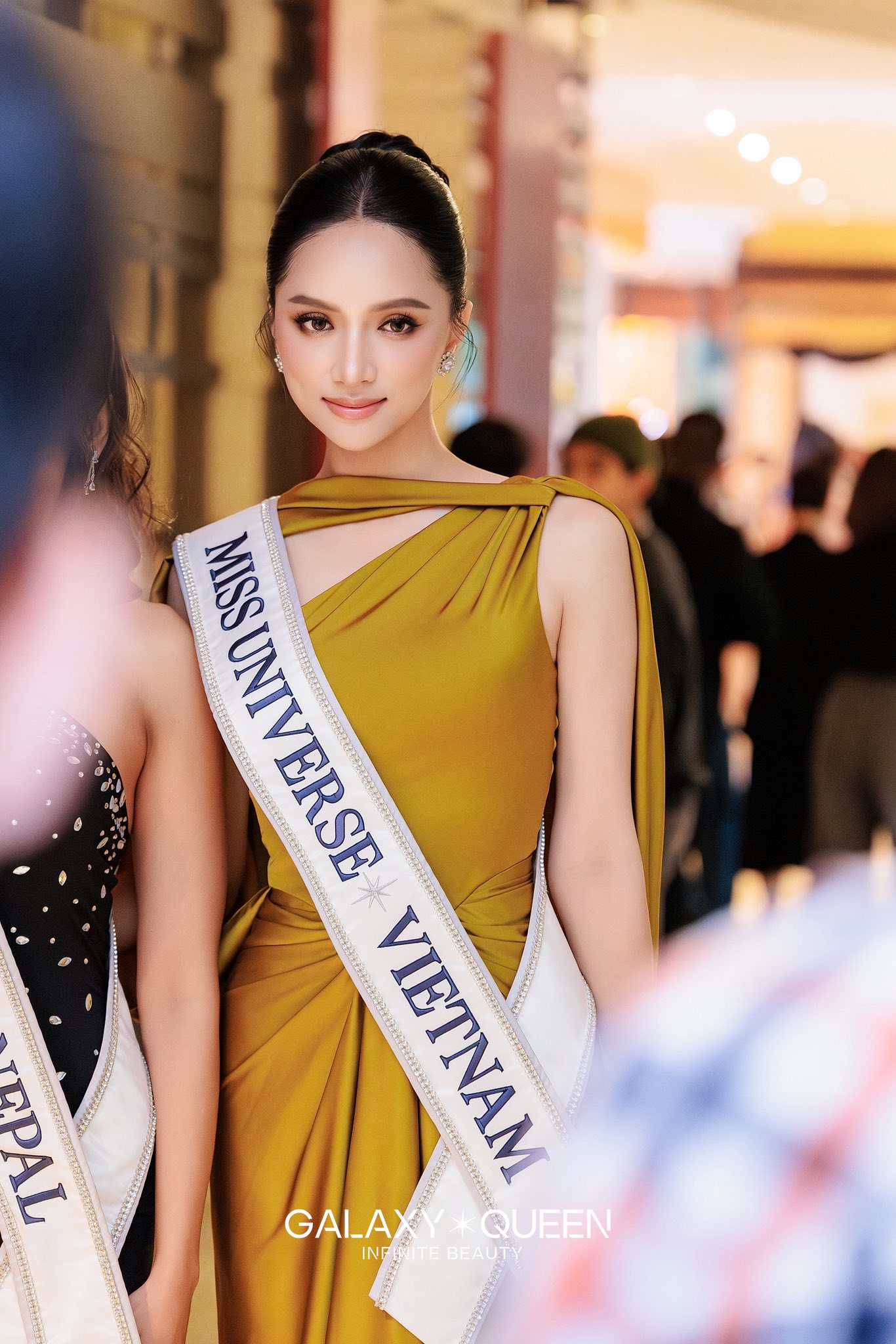 Gọi Hương Giang là "nhân chứng lịch sử" của Miss Universe năm nay, đi tới đâu drama theo tới đó!- Ảnh 3. Gọi Hương Giang là "nhân chứng lịch sử" của Miss Universe năm nay, đi tới đâu drama theo tới đó!- Ảnh 3.