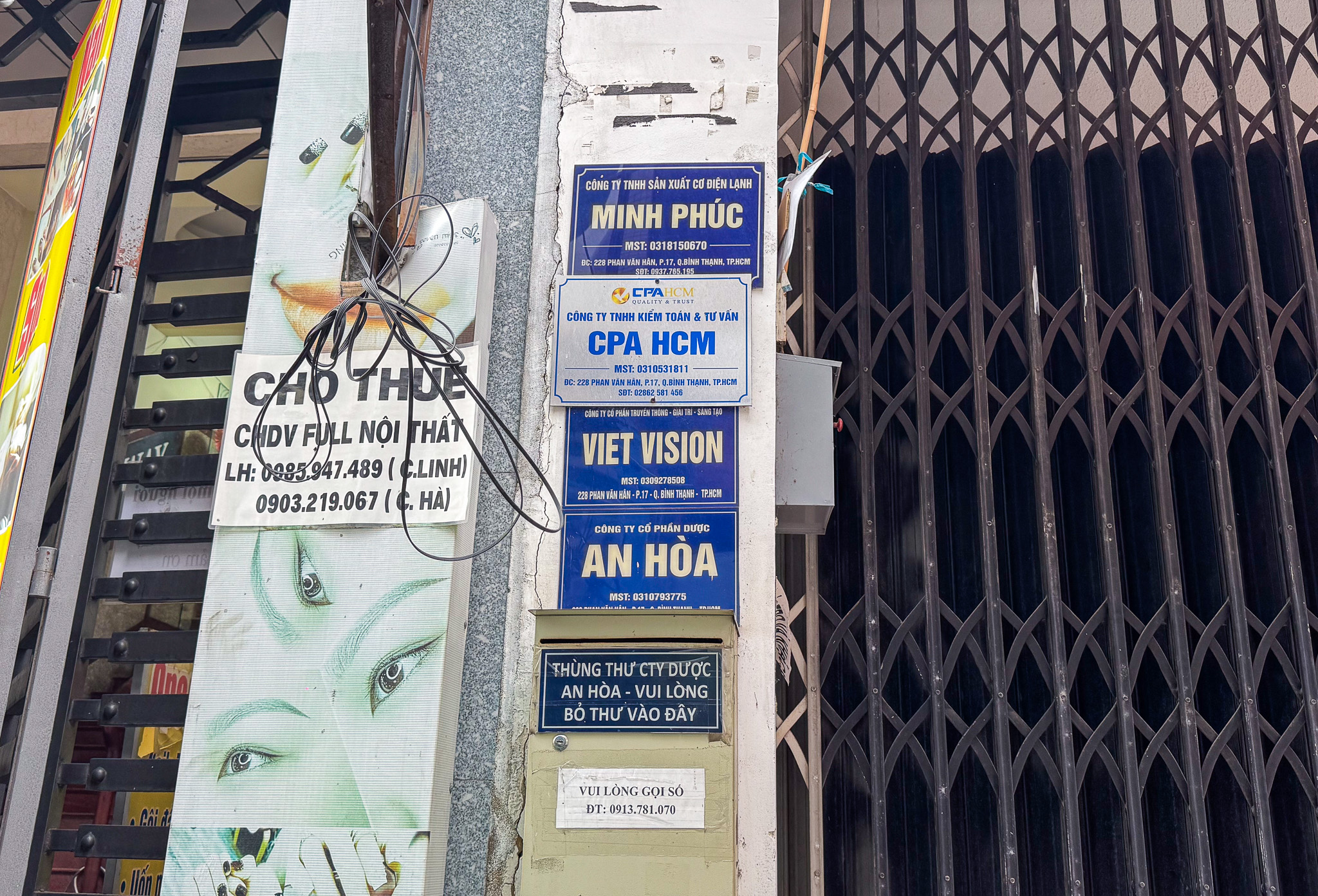 Trụ sở công ty của Sơn Tùng - MTP, Hà Anh Tuấn, Hiếu Thứ Hai: Người ở toà nhà chọc trời "trung tâm của trung tâm", người đặt tại nhà 3 tầng nép mình trong ngõ nhỏ- Ảnh 10. Trụ sở công ty của Sơn Tùng - MTP, Hà Anh Tuấn, Hiếu Thứ Hai: Người ở toà nhà chọc trời "trung tâm của trung tâm", người đặt tại nhà 3 tầng nép mình trong ngõ nhỏ- Ảnh 10.