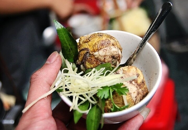 Khách Tây thử món nhiều người Việt cũng chưa chắc dám ăn, nhận xét: Khách Tây thử món nhiều người Việt cũng chưa chắc dám ăn, nhận xét: