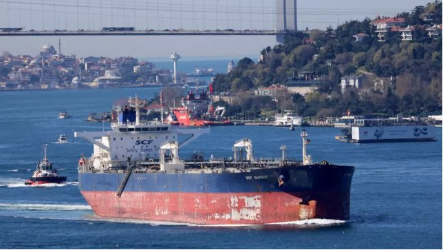 Trước thời hạn trừng phạt của Mỹ, một quốc gia vẫn ùn ùn nhập khẩu dầu Nga- Ảnh 1.