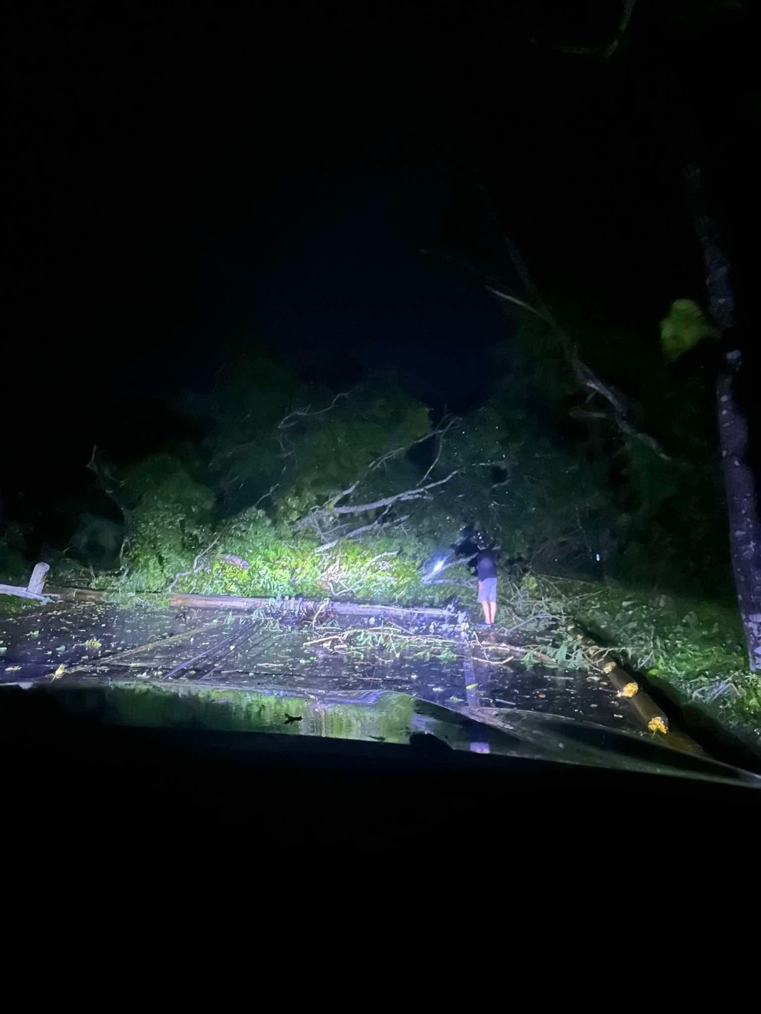 Bão Kalmaegi đổ bộ, đi đúng đường siêu bão Haiyan, gây thiệt hại rất lớn ở Philippines- Ảnh 1.
