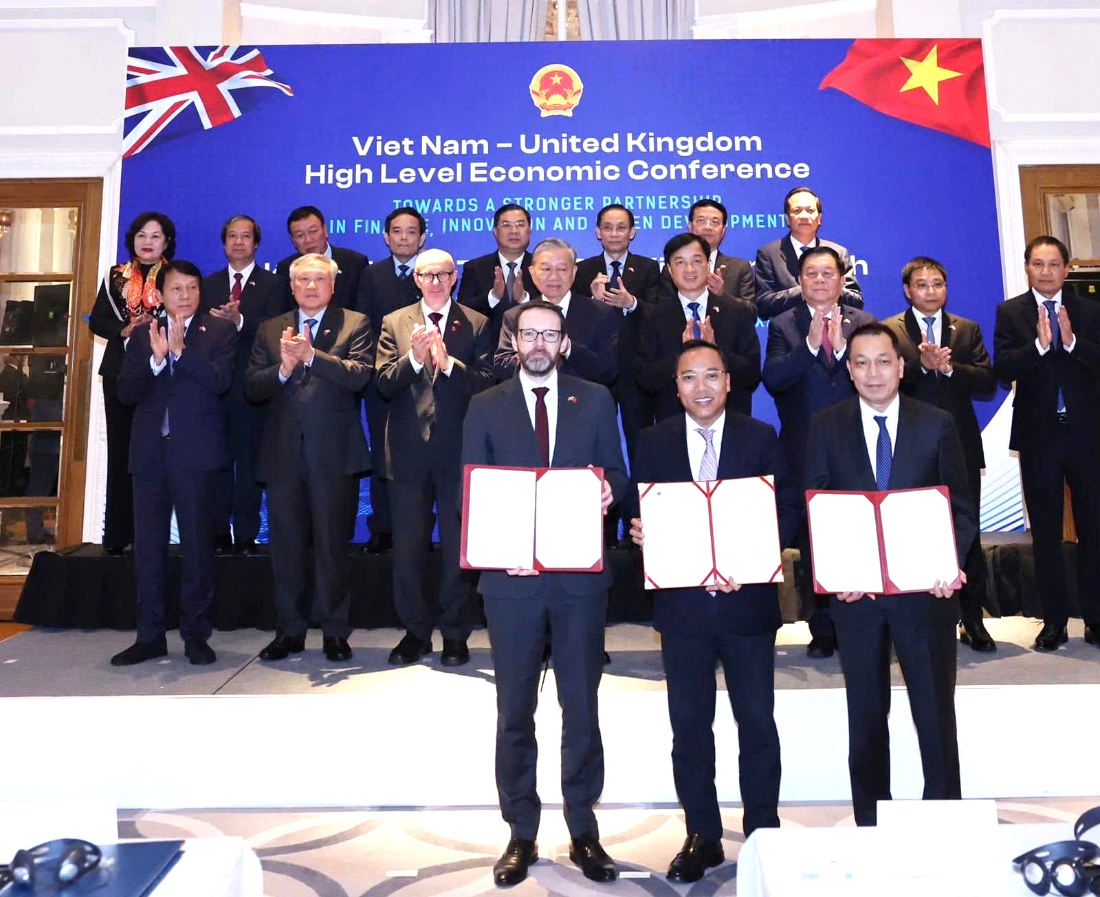 Dưới sự chứng kiến của Tổng Bí thư Tô Lâm, Việt Nam đạt cột mốc mới trong  Dưới sự chứng kiến của Tổng Bí thư Tô Lâm, Việt Nam đạt cột mốc mới trong