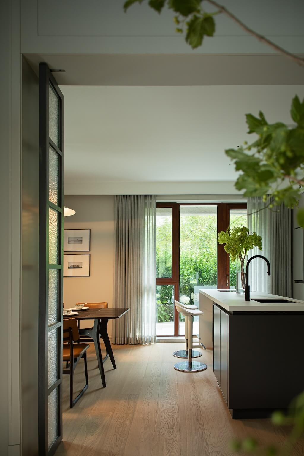 Biệt thự 400m2 ở ngoại ô "chữa lành" với vườn hoa cẩm tú cầu- Ảnh 7.