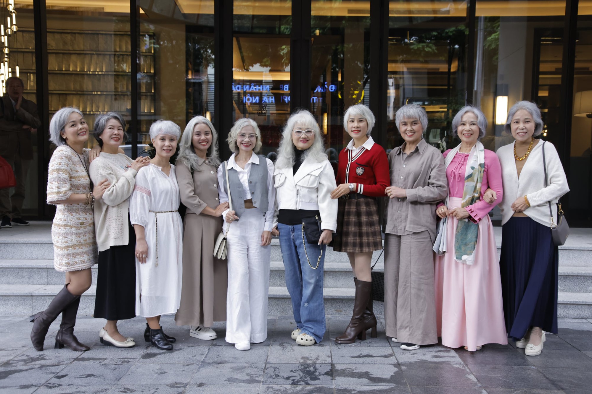 “Hội Tóc Bạc Lấp Lánh” slay nhất Thủ đô: Chúng tôi không phải phú bà- Ảnh 7. “Hội Tóc Bạc Lấp Lánh” slay nhất Thủ đô: Chúng tôi không phải phú bà- Ảnh 7.