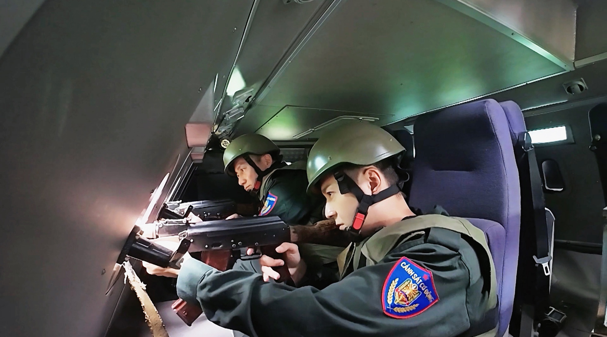 Song Luân, Lê Dương Bảo Lâm khóc nghẹn: Chuyện gì đây?- Ảnh 3. Song Luân, Lê Dương Bảo Lâm khóc nghẹn: Chuyện gì đây?- Ảnh 3.