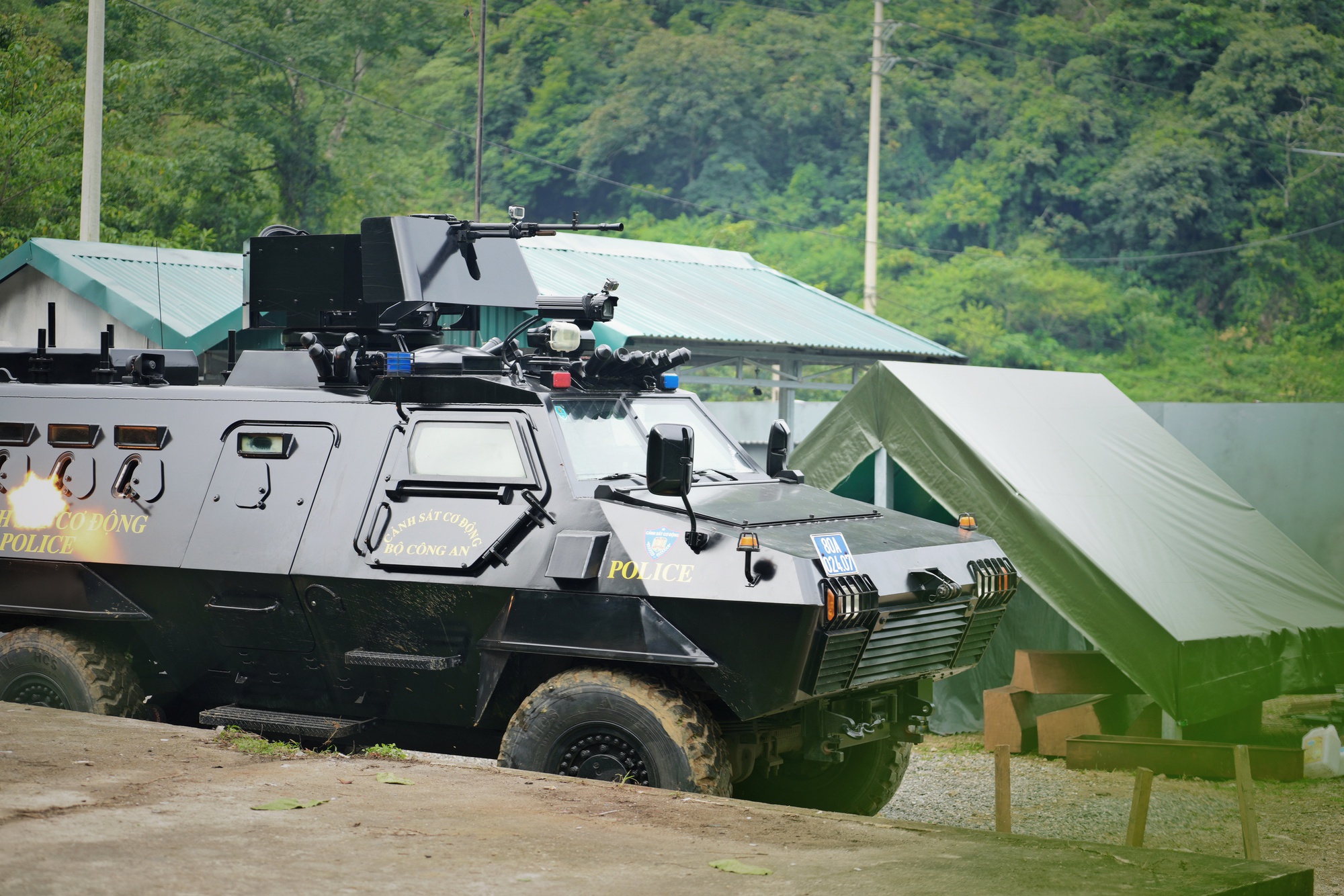 Song Luân, Lê Dương Bảo Lâm khóc nghẹn: Chuyện gì đây?- Ảnh 1. Song Luân, Lê Dương Bảo Lâm khóc nghẹn: Chuyện gì đây?- Ảnh 1.