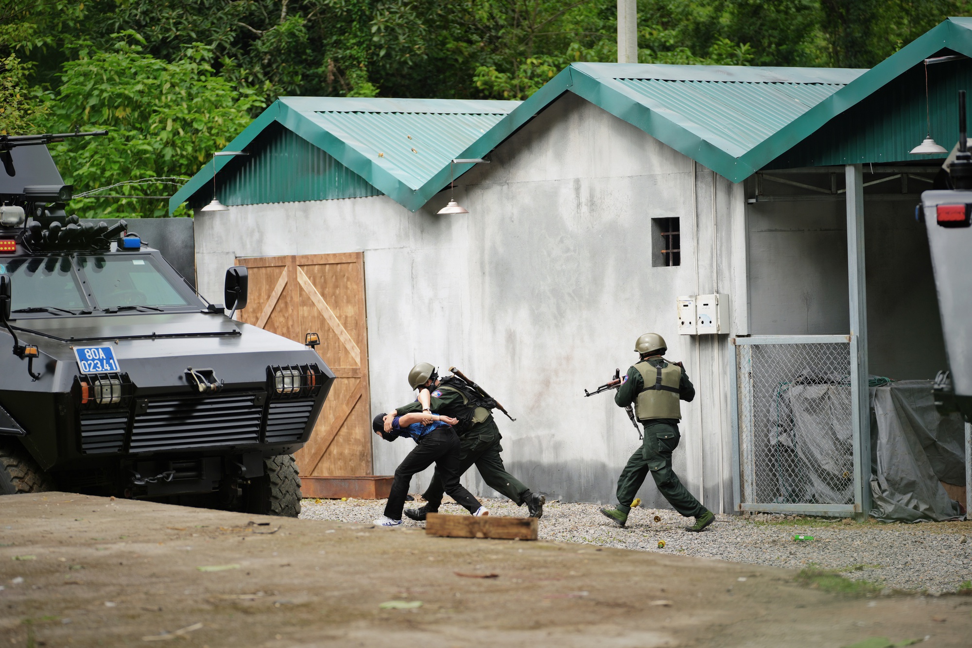 Song Luân, Lê Dương Bảo Lâm khóc nghẹn: Chuyện gì đây?- Ảnh 2. Song Luân, Lê Dương Bảo Lâm khóc nghẹn: Chuyện gì đây?- Ảnh 2.