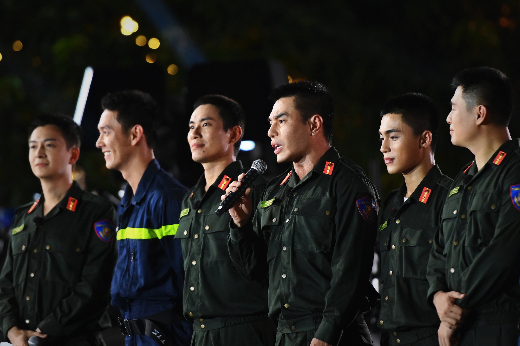 Song Luân, Lê Dương Bảo Lâm khóc nghẹn: Chuyện gì đây?- Ảnh 8. Song Luân, Lê Dương Bảo Lâm khóc nghẹn: Chuyện gì đây?- Ảnh 8.