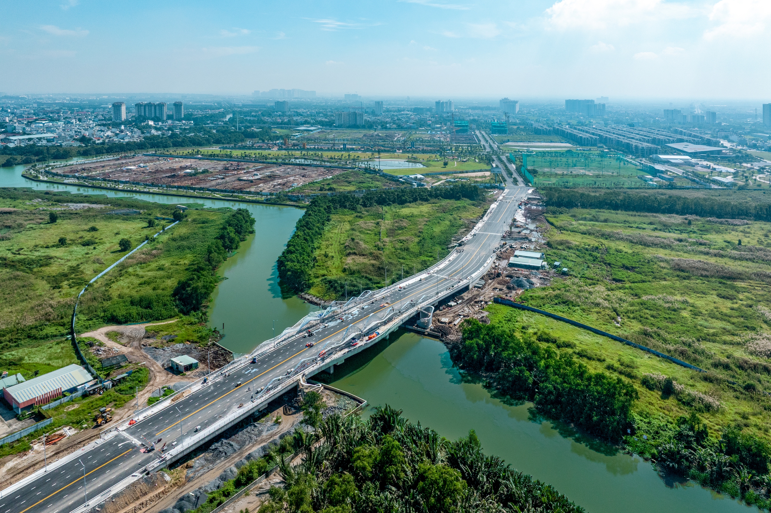 Vẽ lại bản đồ giao thông khu Đông: Tuyến đường dài 660m xuyên qua đô thị quốc tế “tỷ đô” chuẩn bị thông xe, giảm ùn tắc cho nút giao lớn nhất TP HCM- Ảnh 2. Vẽ lại bản đồ giao thông khu Đông: Tuyến đường dài 660m xuyên qua đô thị quốc tế “tỷ đô” chuẩn bị thông xe, giảm ùn tắc cho nút giao lớn nhất TP HCM- Ảnh 2.