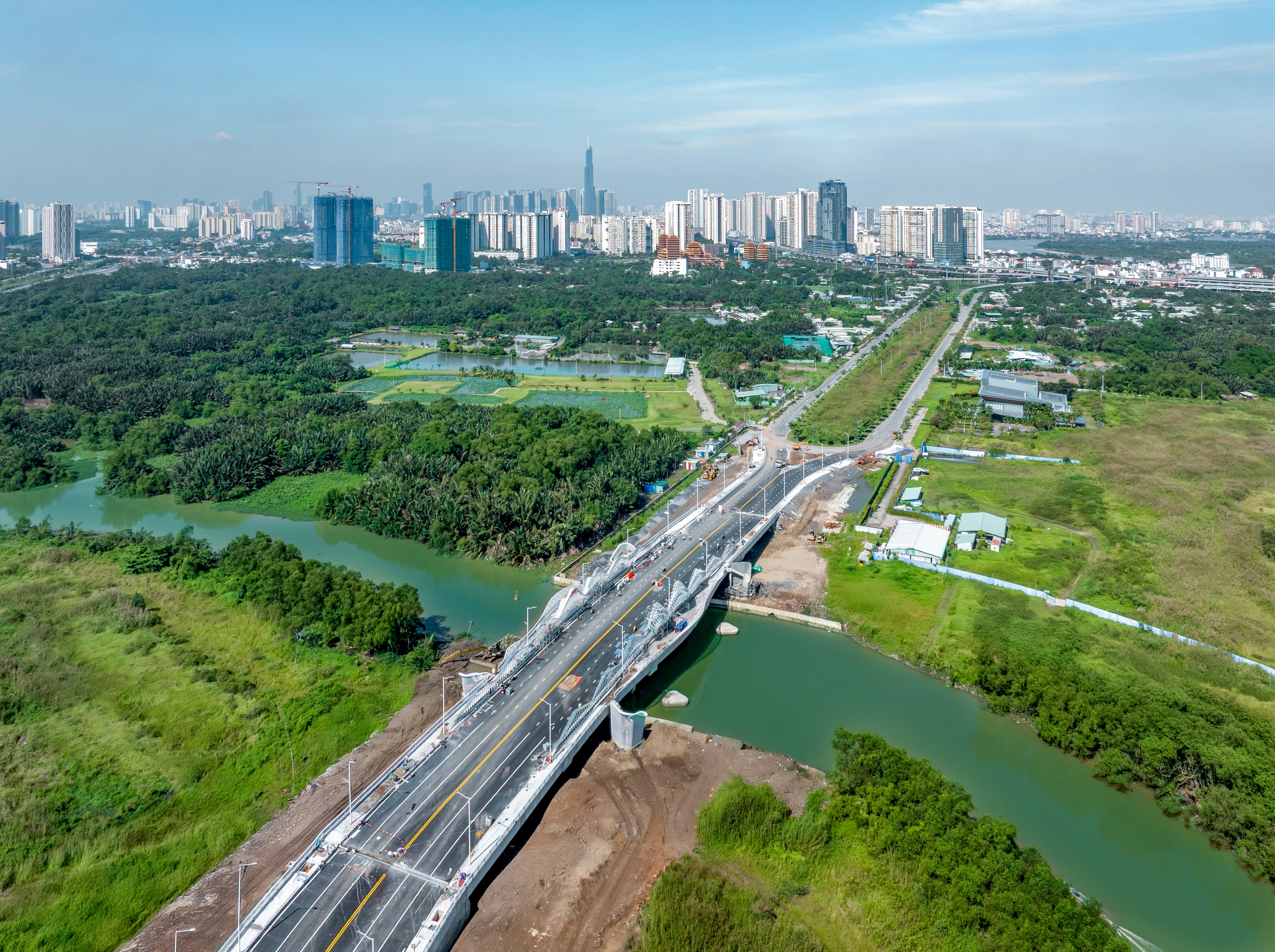 Vẽ lại bản đồ giao thông khu Đông: Tuyến đường dài 660m xuyên qua đô thị quốc tế “tỷ đô” chuẩn bị thông xe, giảm ùn tắc cho nút giao lớn nhất TP HCM- Ảnh 8. Vẽ lại bản đồ giao thông khu Đông: Tuyến đường dài 660m xuyên qua đô thị quốc tế “tỷ đô” chuẩn bị thông xe, giảm ùn tắc cho nút giao lớn nhất TP HCM- Ảnh 8.