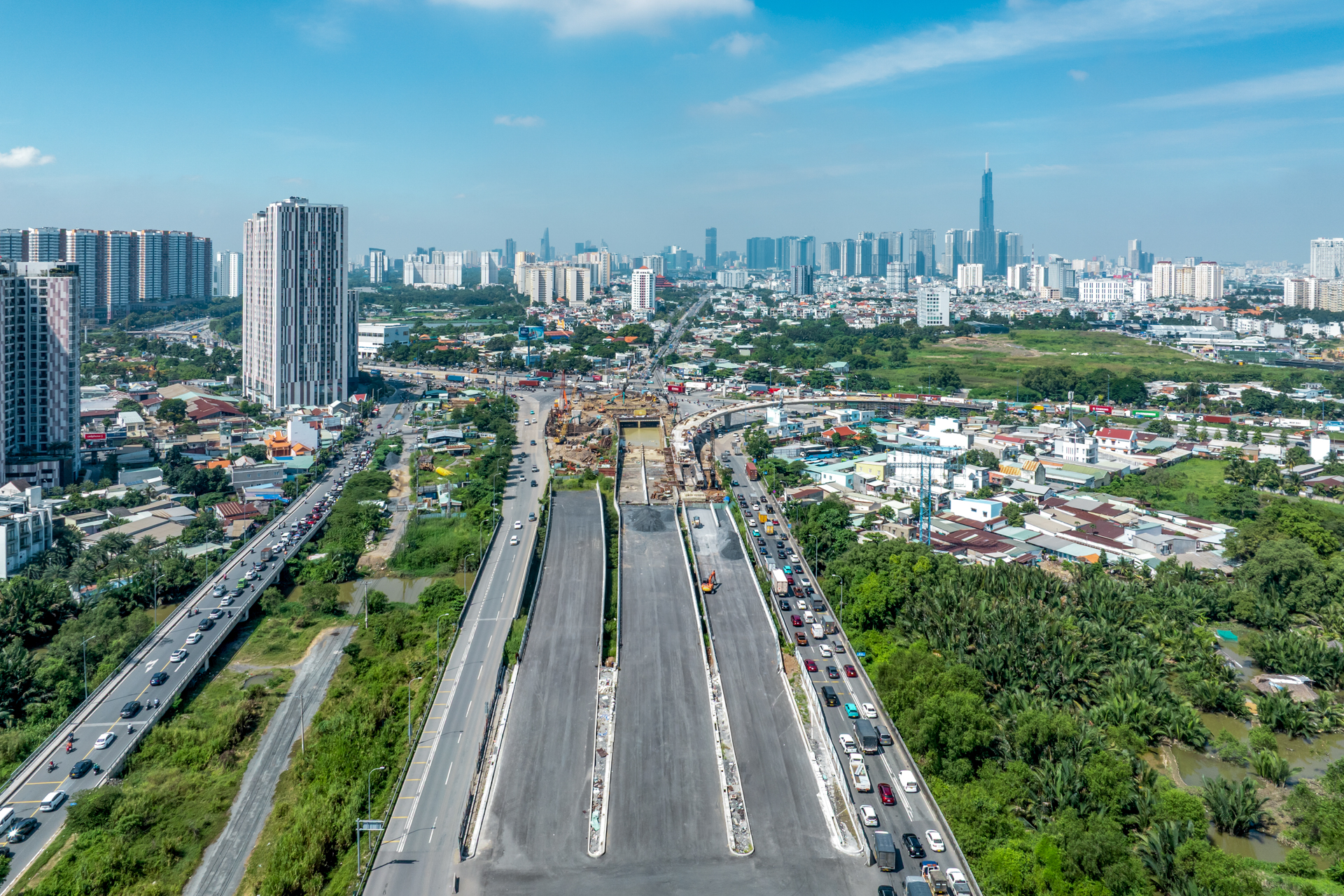 Vẽ lại bản đồ giao thông khu Đông: Tuyến đường dài 660m xuyên qua đô thị quốc tế “tỷ đô” chuẩn bị thông xe, giảm ùn tắc cho nút giao lớn nhất TP HCM- Ảnh 6. Vẽ lại bản đồ giao thông khu Đông: Tuyến đường dài 660m xuyên qua đô thị quốc tế “tỷ đô” chuẩn bị thông xe, giảm ùn tắc cho nút giao lớn nhất TP HCM- Ảnh 6.