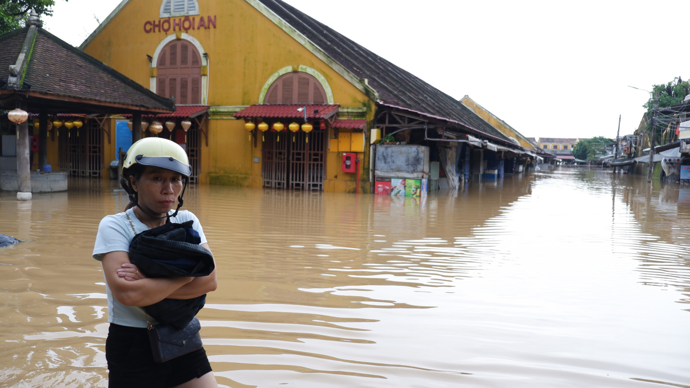 Phố cổ Hội An ngập trở lại- Ảnh 1.
