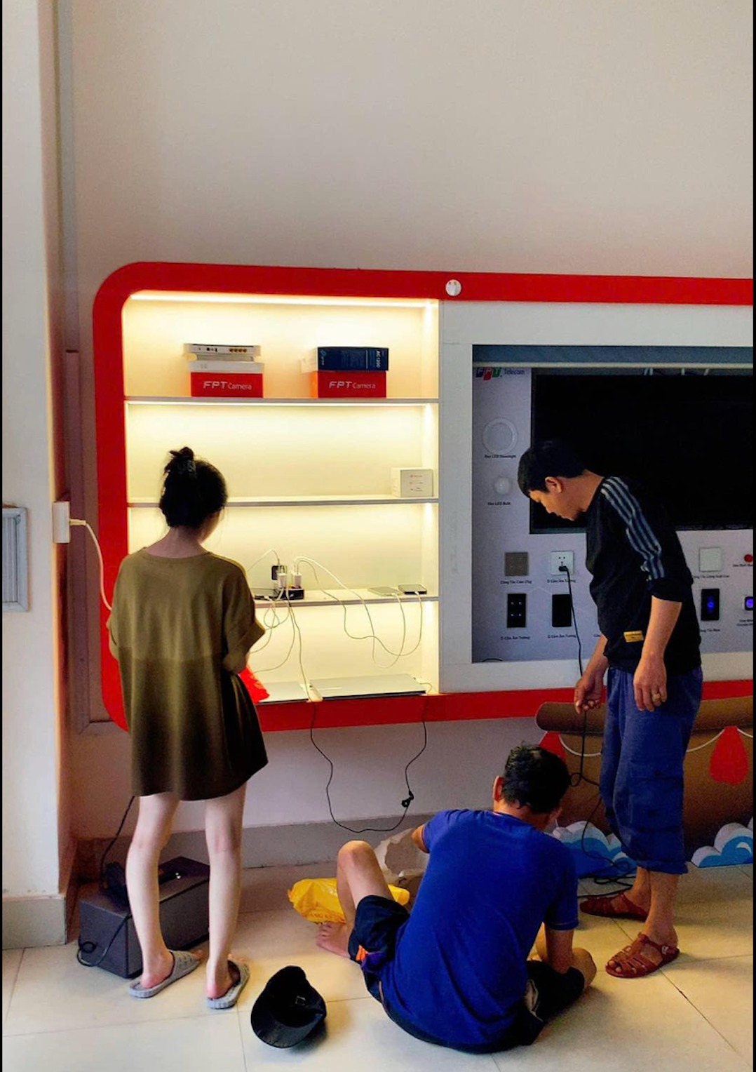 FPT hỗ trợ 4 tấn thuốc, vật tư y tế và chỗ trú an toàn cho người dân vùng lũ miền Trung- Ảnh 1.