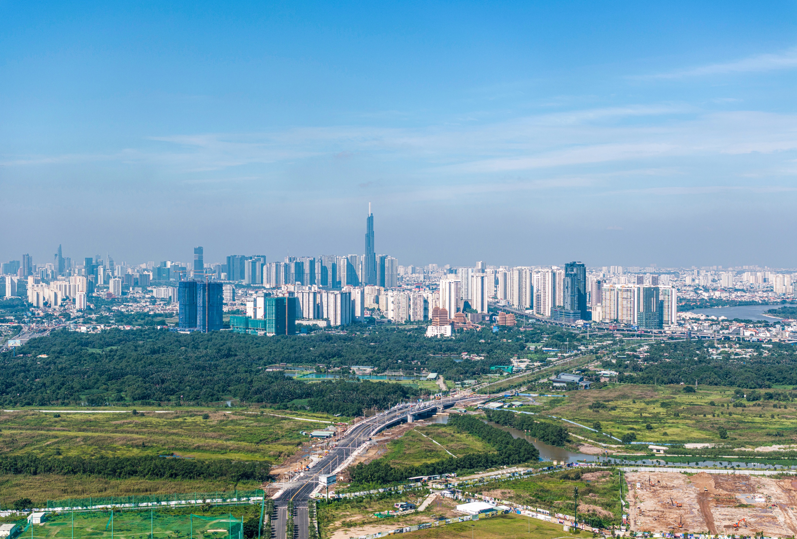 Vẽ lại bản đồ giao thông khu Đông: Tuyến đường dài 660m xuyên qua đô thị quốc tế “tỷ đô” chuẩn bị thông xe, giảm ùn tắc cho nút giao lớn nhất TP HCM- Ảnh 1. Vẽ lại bản đồ giao thông khu Đông: Tuyến đường dài 660m xuyên qua đô thị quốc tế “tỷ đô” chuẩn bị thông xe, giảm ùn tắc cho nút giao lớn nhất TP HCM- Ảnh 1.