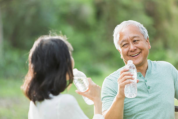 Khi bạn đến tuổi 60, cách tốt nhất để sống khoẻ, kéo dài tuổi thọ không phải tập thể dục nhiều mà là 4 thói quen này- Ảnh 1. Khi bạn đến tuổi 60, cách tốt nhất để sống khoẻ, kéo dài tuổi thọ không phải tập thể dục nhiều mà là 4 thói quen này- Ảnh 1.