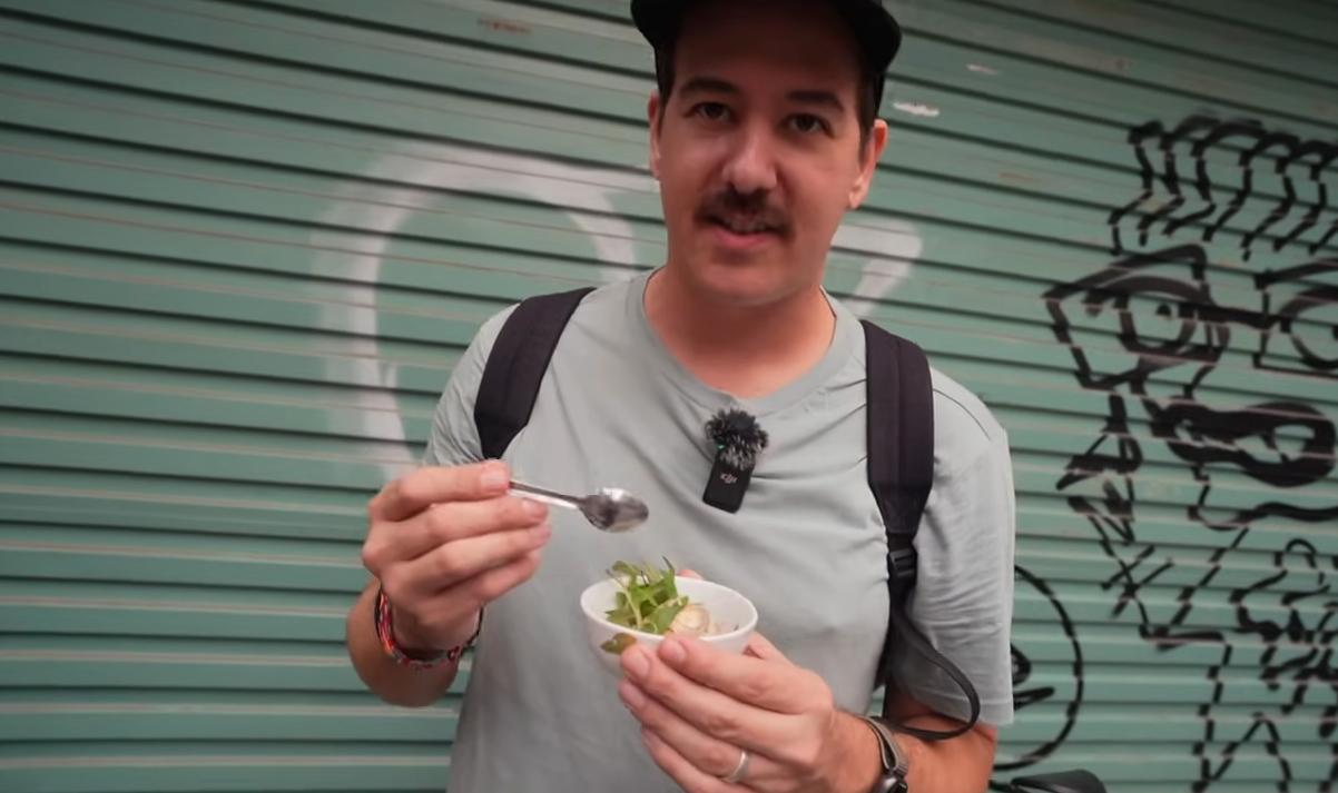 Khách Tây thử món nhiều người Việt cũng chưa chắc dám ăn, nhận xét: Khách Tây thử món nhiều người Việt cũng chưa chắc dám ăn, nhận xét: