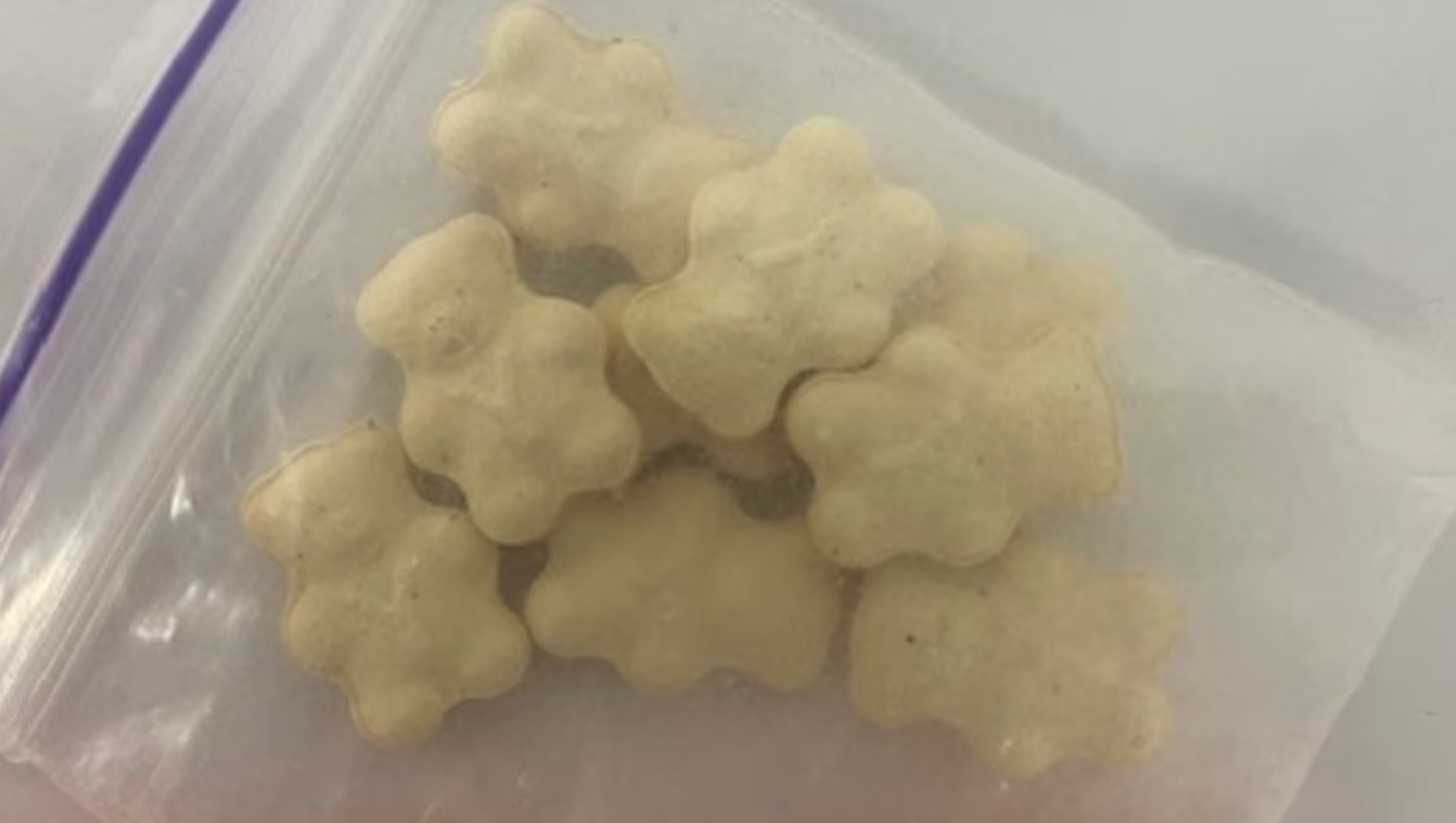 Cái chết từ “một hạt muối” - nỗi lo vì loại ma túy mạnh gấp 500 lần heroin hoành hành tại Australia- Ảnh 2.