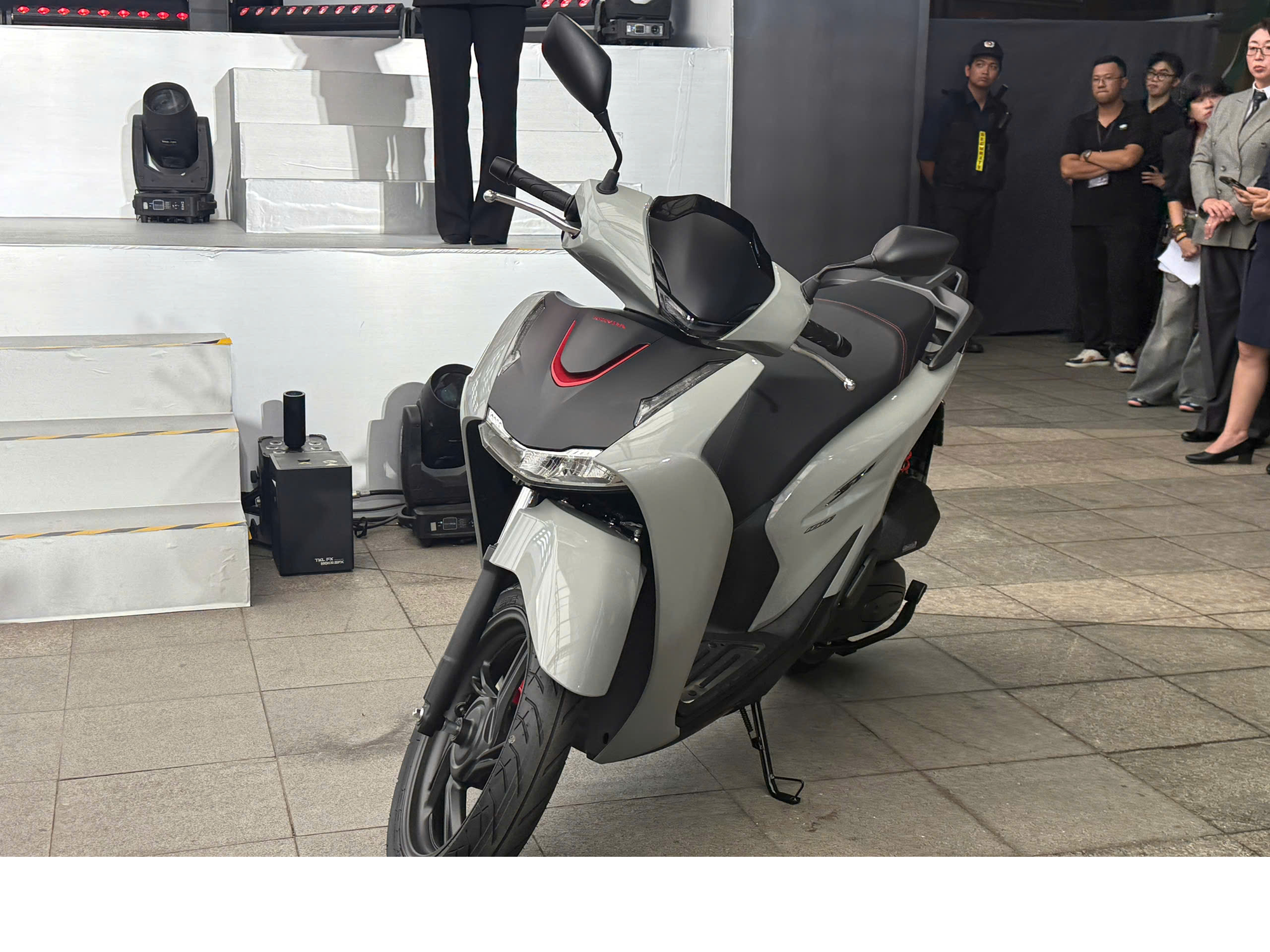 Honda SH 2026 có gì mới? Giá từ 78 triệu đồng, màn hình TFT, sạc USB-C và loạt công nghệ chưa từng xuất hiện- Ảnh 1.