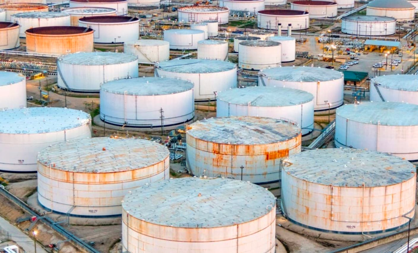 Mỗi ngày rút gần 1 triệu thùng dầu khỏi thị trường toàn cầu trong khi nhiều 'ông lớn' ngừng mua dầu Nga: Láng giềng Việt Nam đang có mục đích gì?- Ảnh 1.