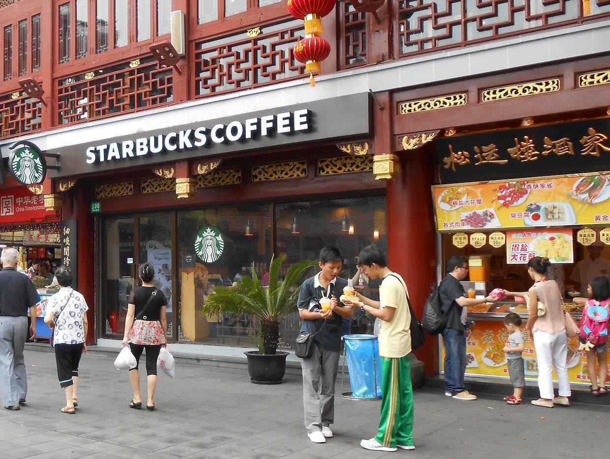 Starbucks chốt kèo bán một phần hoạt động kinh doanh ở thị trường láng giềng Việt Nam, đổi lại 4 tỷ USD- Ảnh 1.