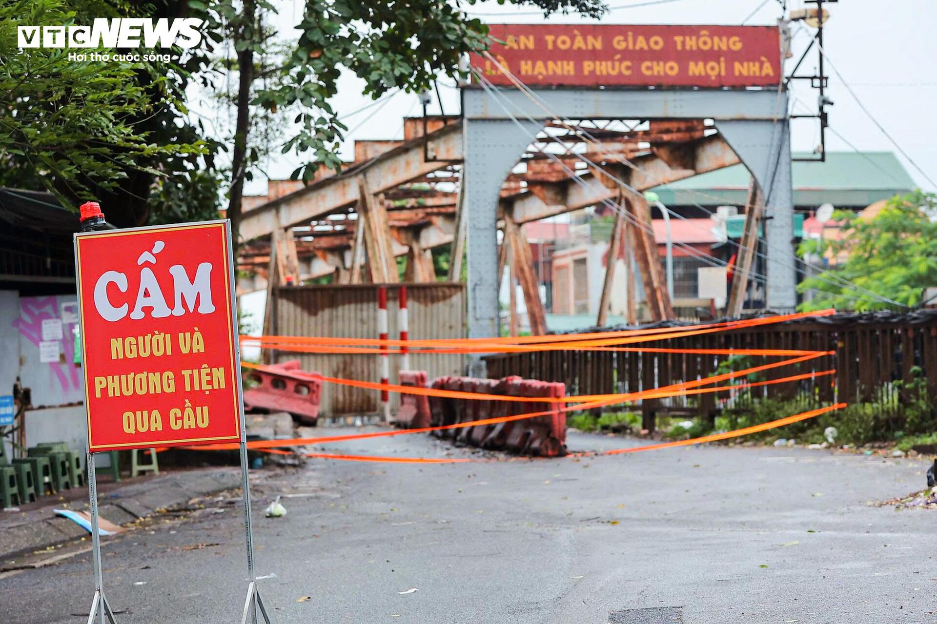 Cấm một chiều cầu Long Biên, dòng xe đổ dồn sang cầu Chương Dương gây kẹt cứng- Ảnh 1. Cấm một chiều cầu Long Biên, dòng xe đổ dồn sang cầu Chương Dương gây kẹt cứng- Ảnh 1.