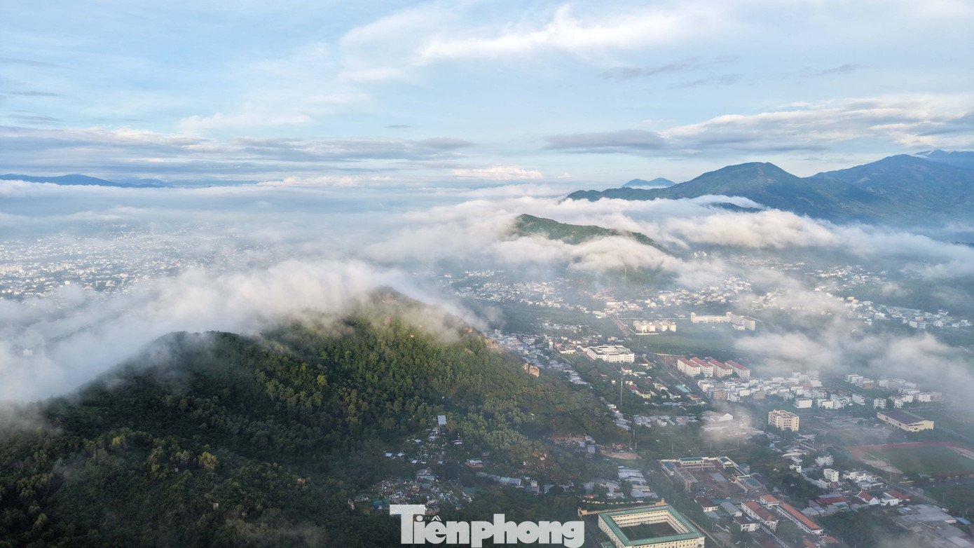 Lý do sương mù dày đặc phủ kín phố biển Nha Trang- Ảnh 9.