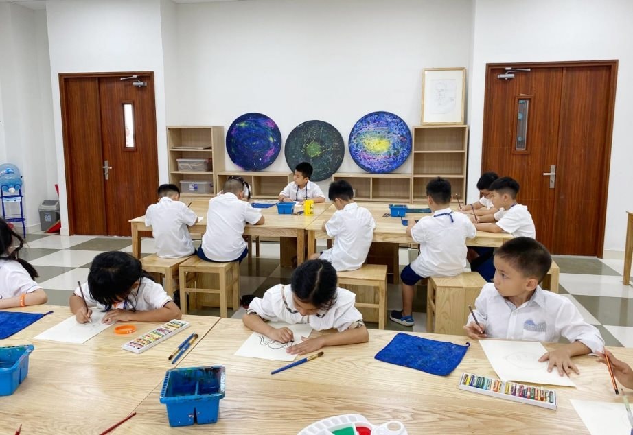 Hệ thống giáo dục thu 665 tỷ đồng/năm của Giáo sư vào top giàu nhất sàn chứng khoán Việt: Dạy tích hợp chương trình quốc tế Mỹ, học phí 104 triệu đồng/năm- Ảnh 4.