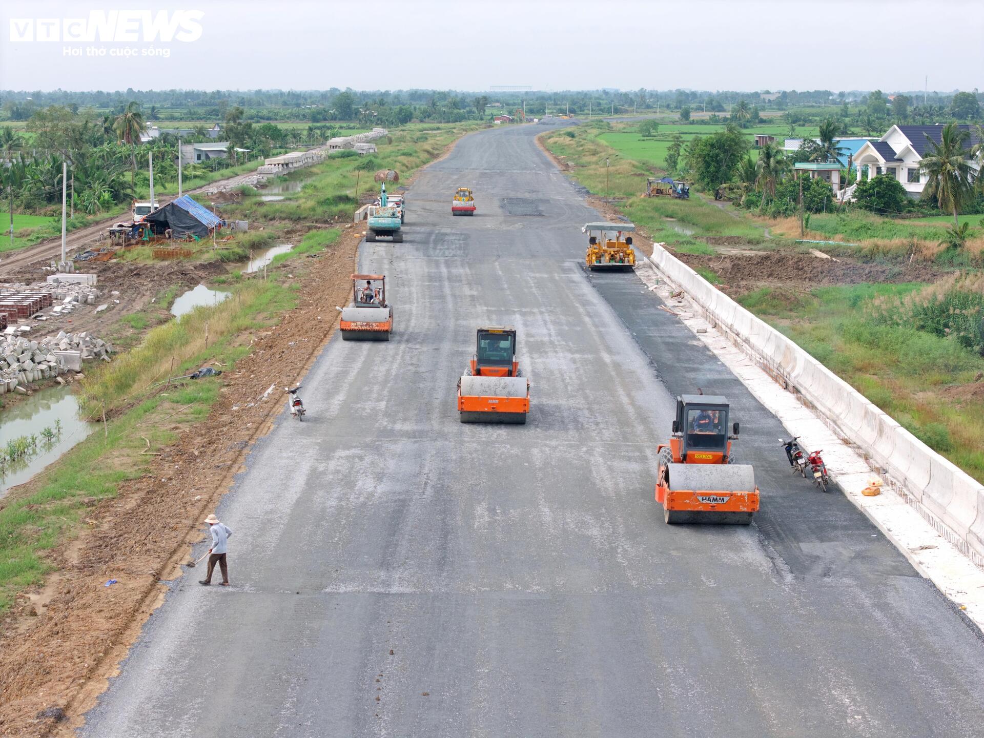 Toàn cảnh Vành đai 3 TP.HCM đoạn qua Tây Ninh tăng tốc về đích- Ảnh 2.