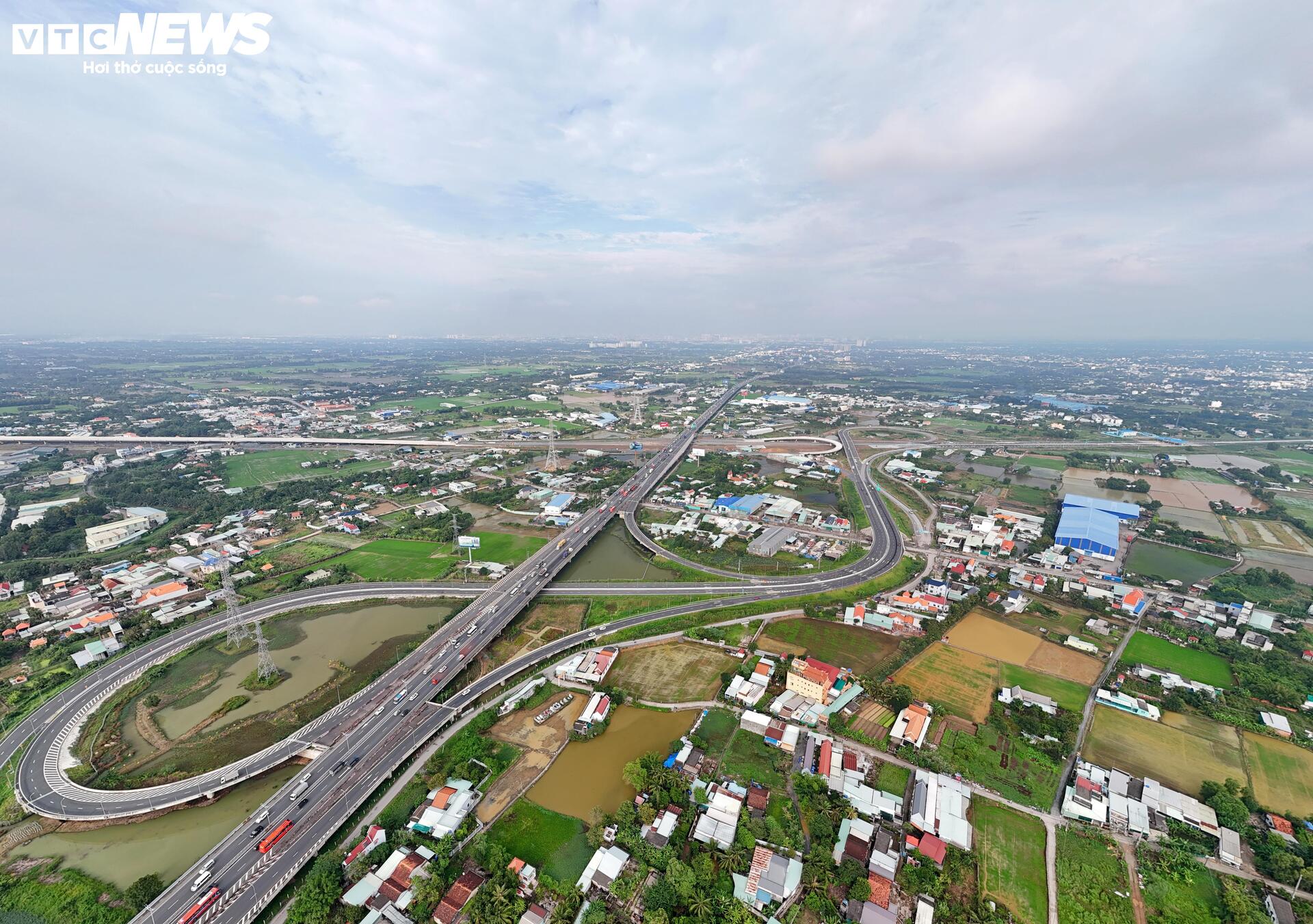 Toàn cảnh Vành đai 3 TP.HCM đoạn qua Tây Ninh tăng tốc về đích- Ảnh 13.