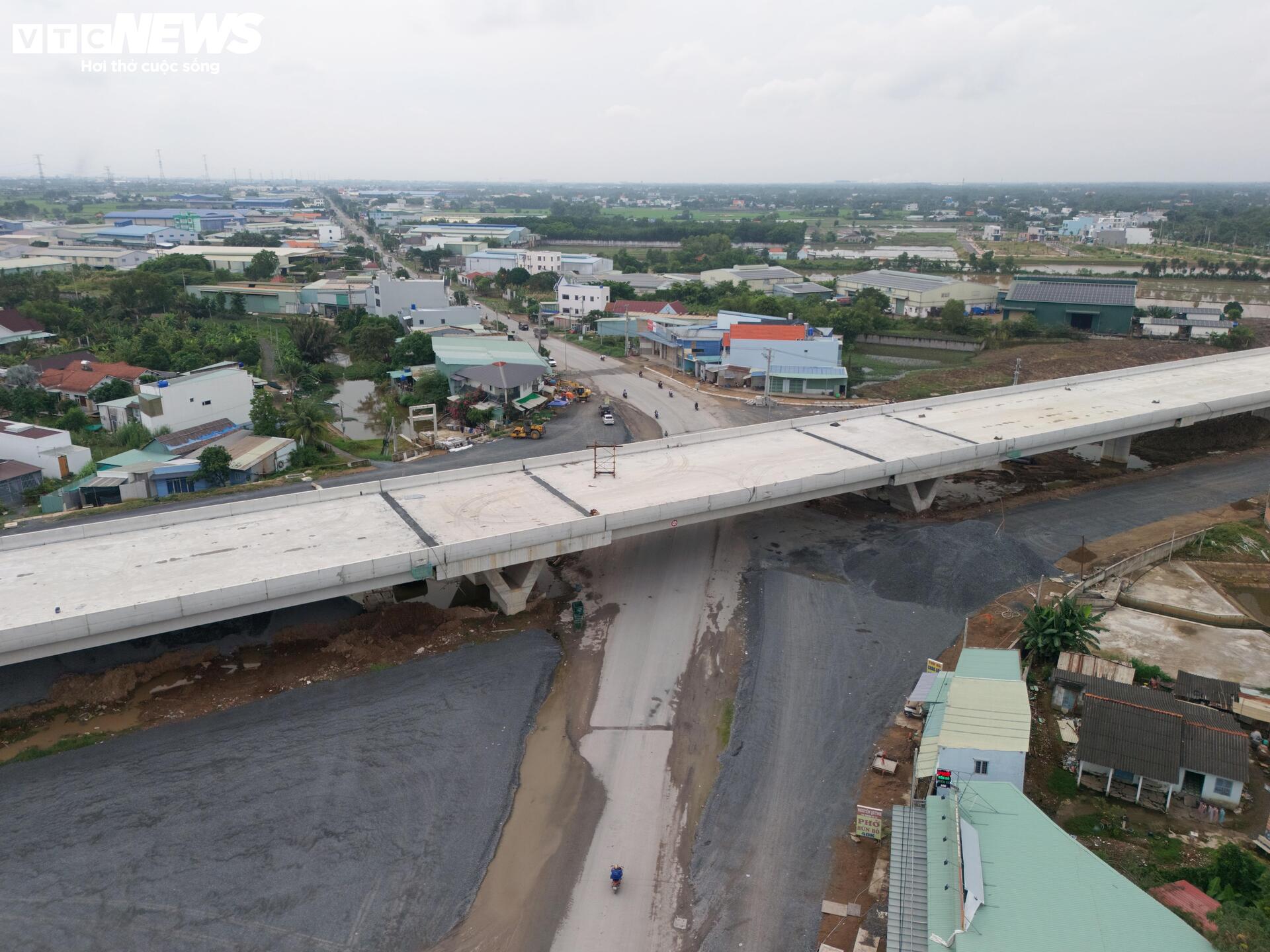 Toàn cảnh Vành đai 3 TP.HCM đoạn qua Tây Ninh tăng tốc về đích- Ảnh 8.
