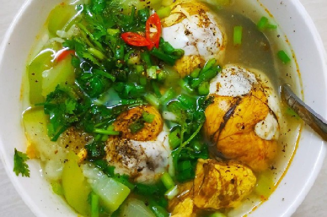 Khách Tây thử món nhiều người Việt cũng chưa chắc dám ăn, nhận xét: Khách Tây thử món nhiều người Việt cũng chưa chắc dám ăn, nhận xét: