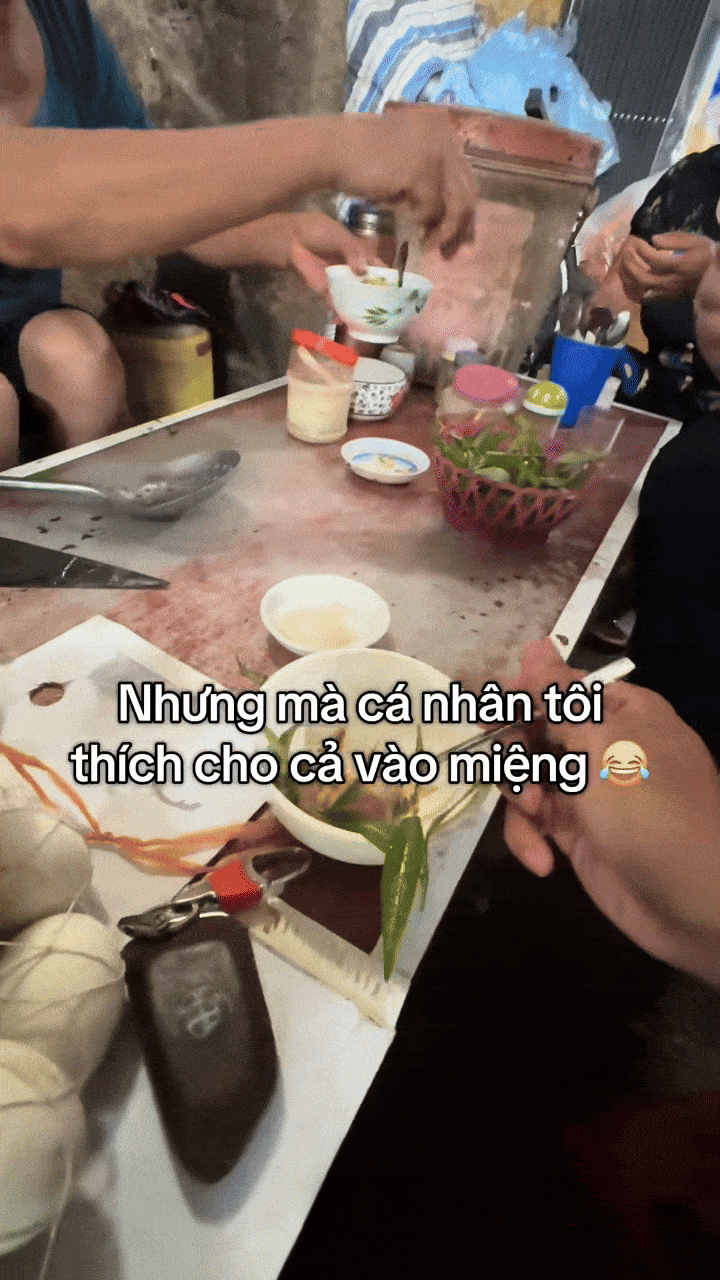 Khách Tây thử món nhiều người Việt cũng chưa chắc dám ăn, nhận xét: Khách Tây thử món nhiều người Việt cũng chưa chắc dám ăn, nhận xét: