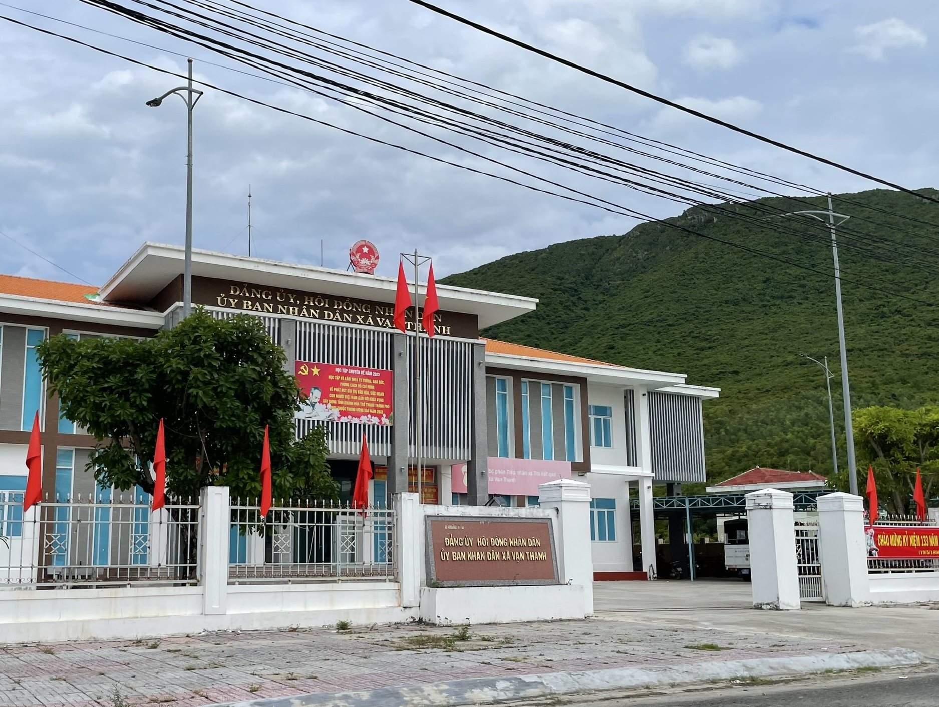 Hàng loạt cựu cán bộ địa phương ở Khánh Hòa lãnh án tù vì "phù phép" sổ đỏ- Ảnh 1.