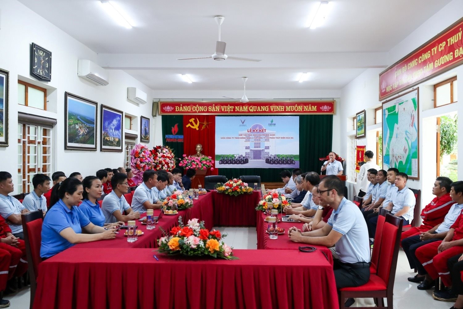 Cú "bắt tay" của VinFast và công ty con của PV Power: Ký xong, hàng trăm nhân viên lập tức "lên đời" xe máy điện- Ảnh 1.