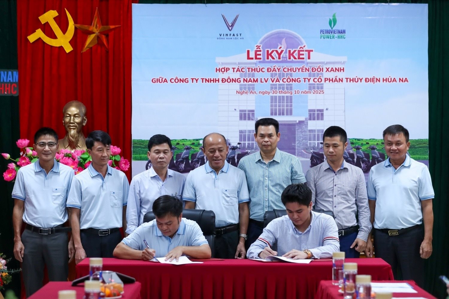 Cú "bắt tay" của VinFast và công ty con của PV Power: Ký xong, hàng trăm nhân viên lập tức "lên đời" xe máy điện- Ảnh 2.