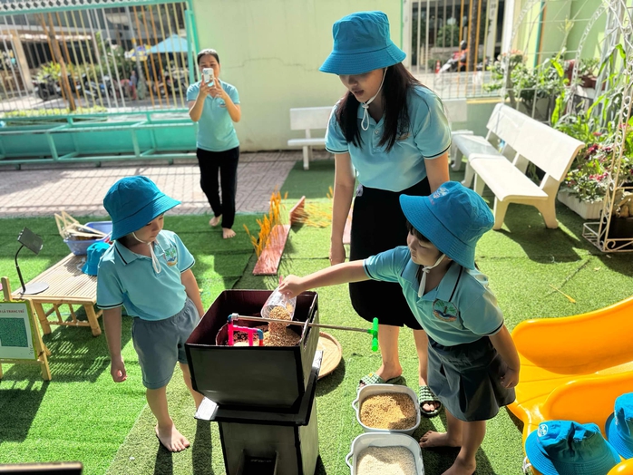 Bão Kalmaegi: Sở GD-ĐT TP HCM thông báo khẩn yêu cầu tạm hoãn mọi hoạt động ngoài giờ chính khóa- Ảnh 1.