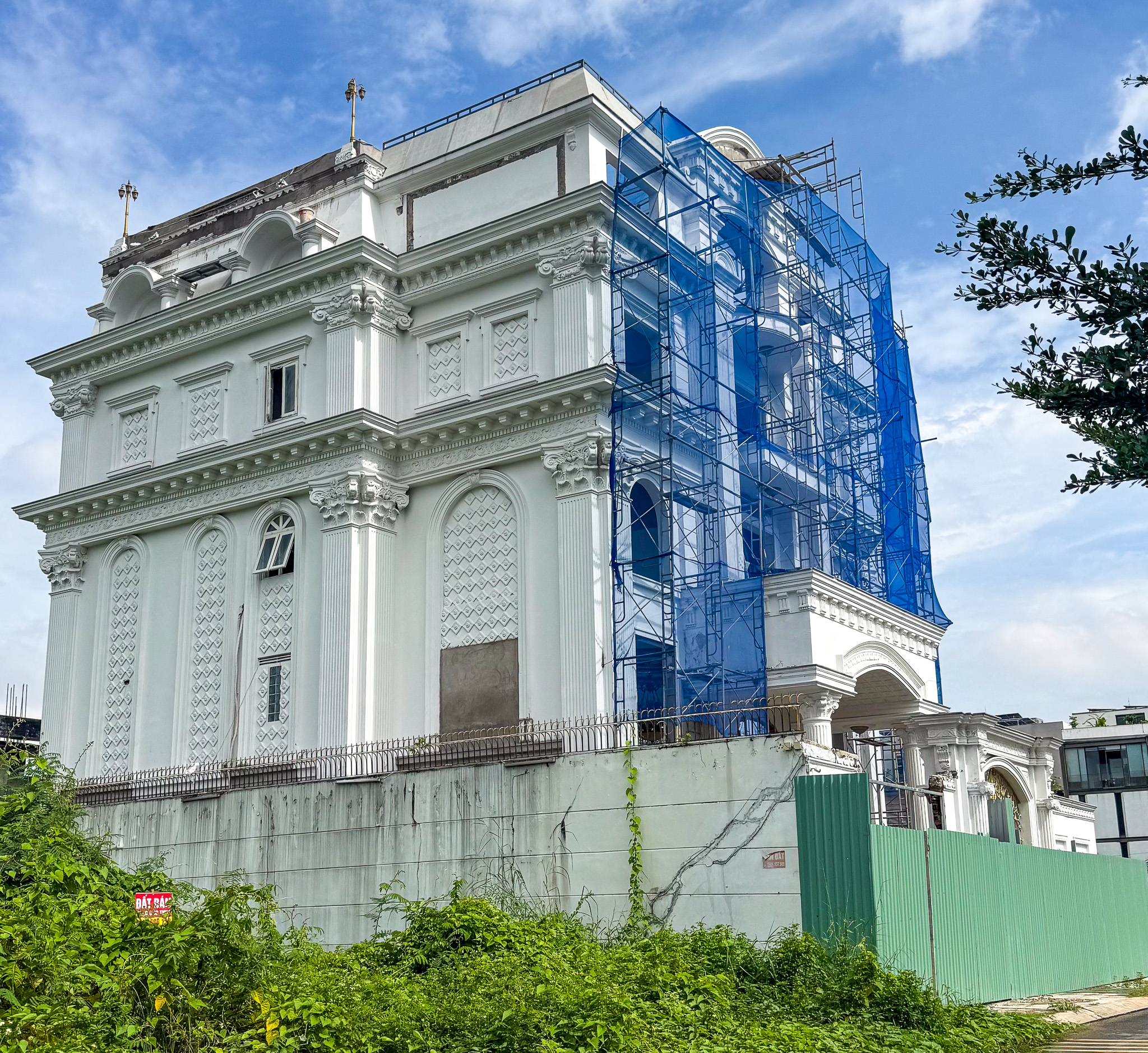 Bất động sản của các nghệ sĩ Việt: Hà Anh Tuấn có duplex trăm tỷ, Đặng Thu Thảo ở biệt thự quận 1, Lý Nhã Kỳ sở hữu cả một lâu đài- Ảnh 15. Bất động sản của các nghệ sĩ Việt: Hà Anh Tuấn có duplex trăm tỷ, Đặng Thu Thảo ở biệt thự quận 1, Lý Nhã Kỳ sở hữu cả một lâu đài- Ảnh 15.