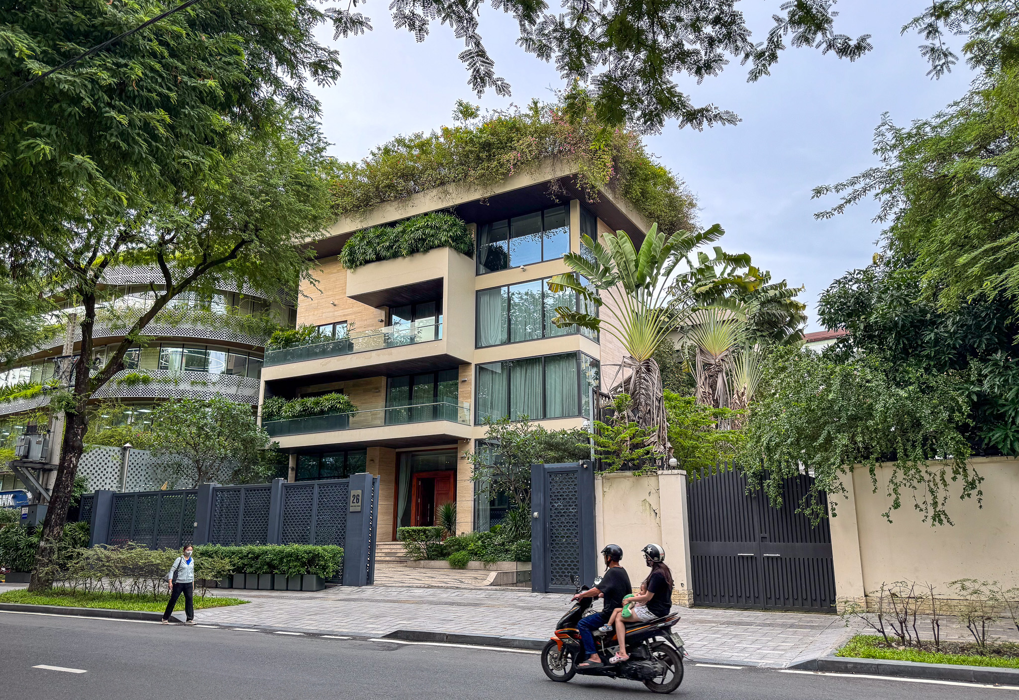 Bất động sản của các nghệ sĩ Việt: Hà Anh Tuấn có duplex trăm tỷ, Đặng Thu Thảo ở biệt thự quận 1, Lý Nhã Kỳ sở hữu cả một lâu đài- Ảnh 17. Bất động sản của các nghệ sĩ Việt: Hà Anh Tuấn có duplex trăm tỷ, Đặng Thu Thảo ở biệt thự quận 1, Lý Nhã Kỳ sở hữu cả một lâu đài- Ảnh 17.