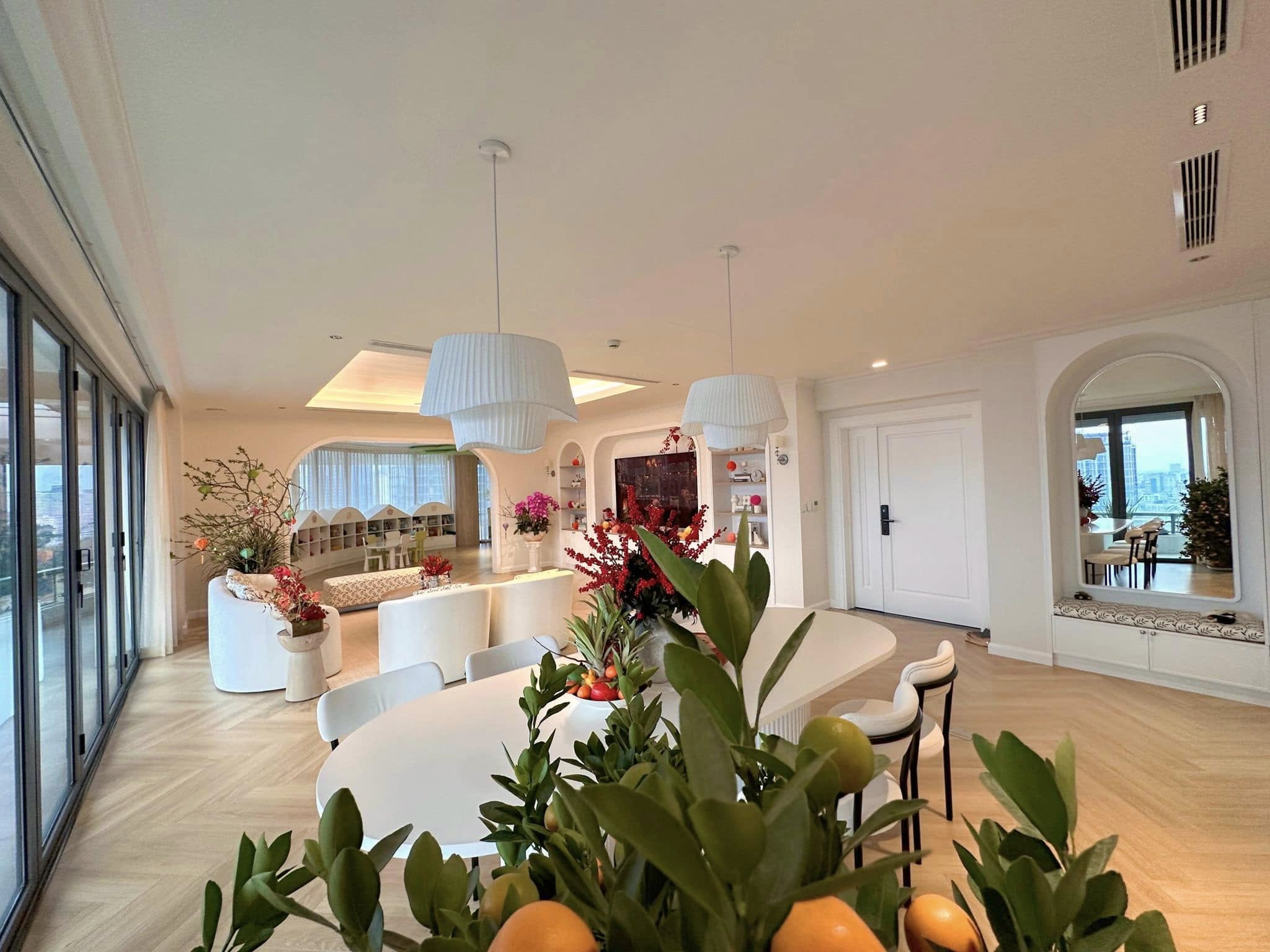 Bất động sản của các nghệ sĩ Việt: Hà Anh Tuấn có duplex trăm tỷ, Đặng Thu Thảo ở biệt thự quận 1, Lý Nhã Kỳ sở hữu cả một lâu đài- Ảnh 18. Bất động sản của các nghệ sĩ Việt: Hà Anh Tuấn có duplex trăm tỷ, Đặng Thu Thảo ở biệt thự quận 1, Lý Nhã Kỳ sở hữu cả một lâu đài- Ảnh 18.