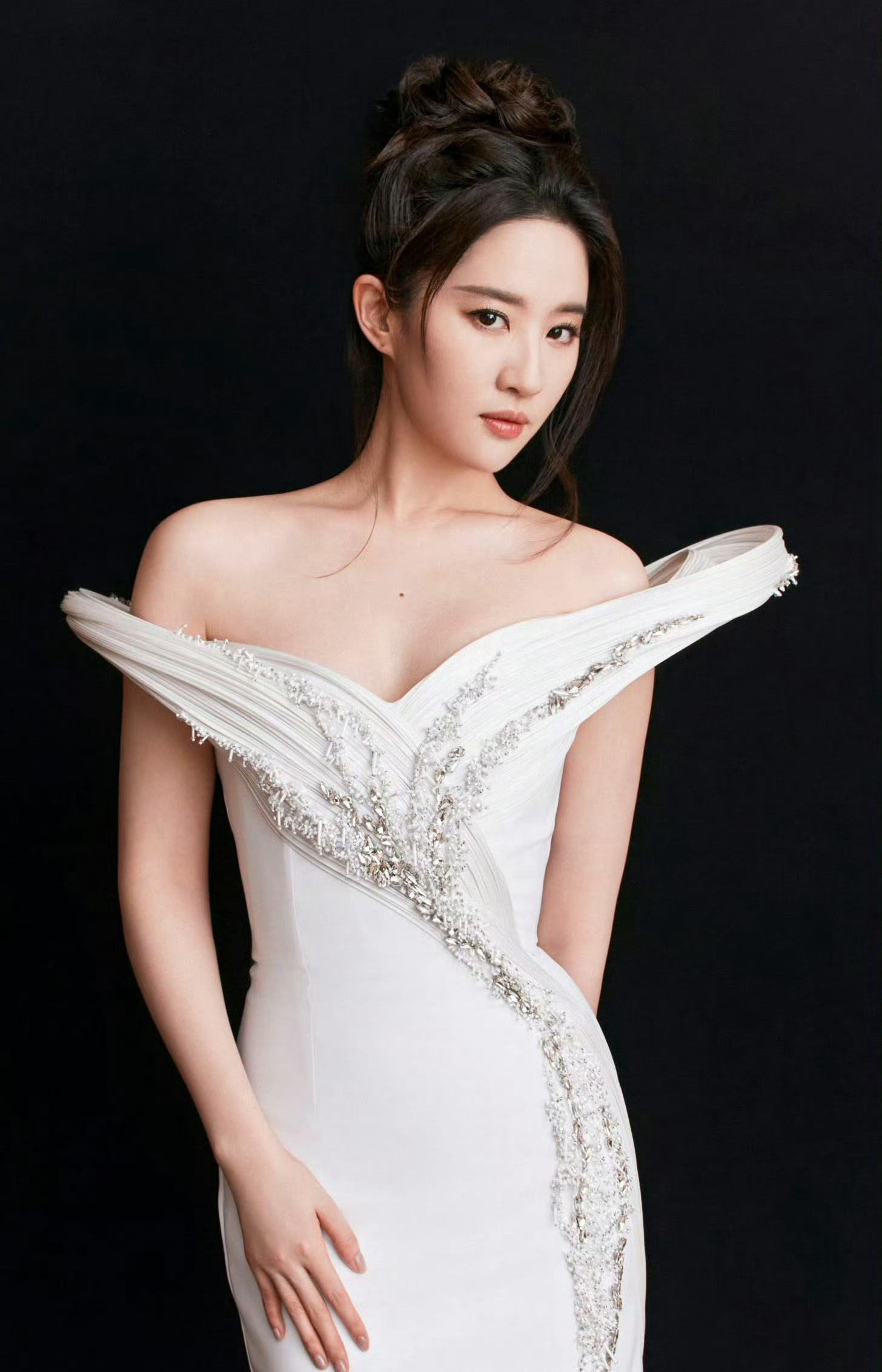 Cô gái trong bức ảnh cưới hơn 20 năm trước đẹp hơn cả filter, giờ là đỉnh lưu của đỉnh lưu, chỉ cần lộ diện là MXH nổ tung- Ảnh 10.