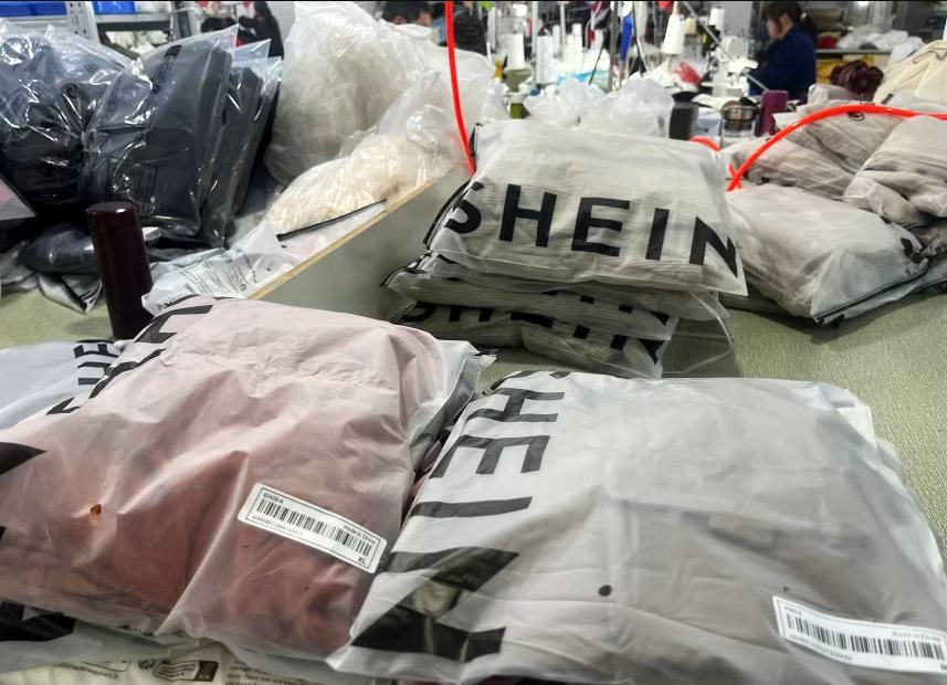 Nhanh và rẻ hơn Zara, H&M, thương hiệu Shein vẫn bị tẩy chay khi mở cửa hàng vật lý đầu tiên trên thế giới, bị chê là ‘văn hóa tiêu dùng vứt bỏ’- Ảnh 4.