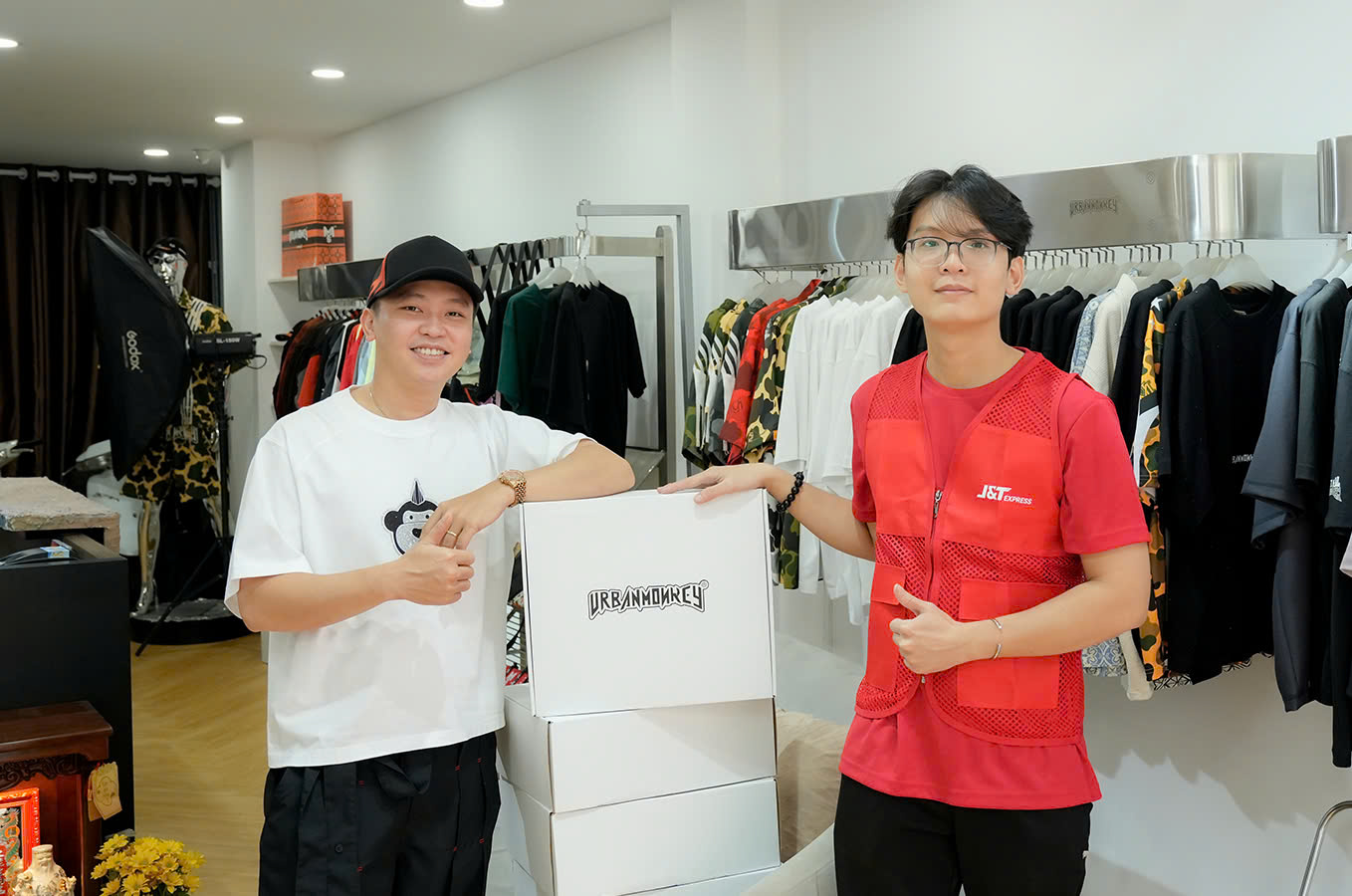 J&T Express tăng tốc hỗ trợ doanh nghiệp Việt mùa mua sắm cuối năm- Ảnh 2. J&T Express tăng tốc hỗ trợ doanh nghiệp Việt mùa mua sắm cuối năm- Ảnh 2.