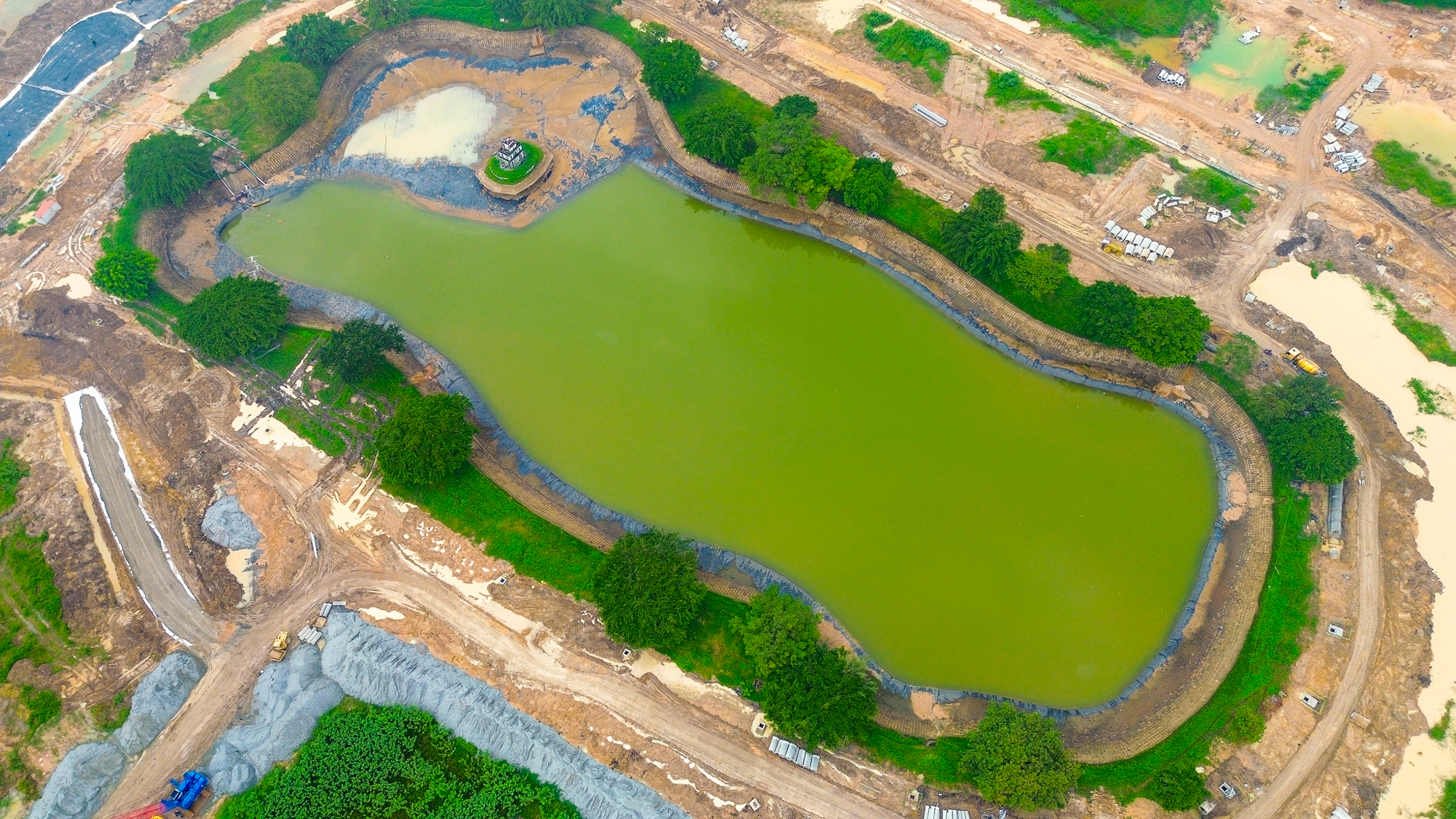 Toàn cảnh dự án một tỷ USD "Hồ Gươm Xanh" bỏ hoang hơn 20 năm nay có diễn biến mới- Ảnh 3. Toàn cảnh dự án một tỷ USD "Hồ Gươm Xanh" bỏ hoang hơn 20 năm nay có diễn biến mới- Ảnh 3.