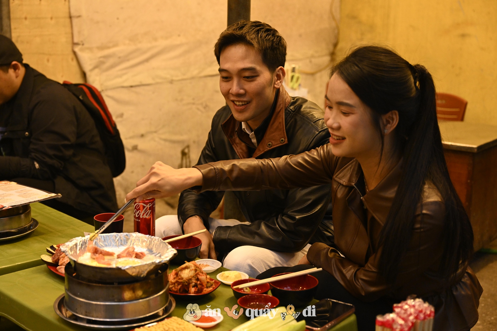 Khách xếp hàng từ sớm để gặp chú chó "nuôi được cả chủ" ở Hà Nội- Ảnh 8.