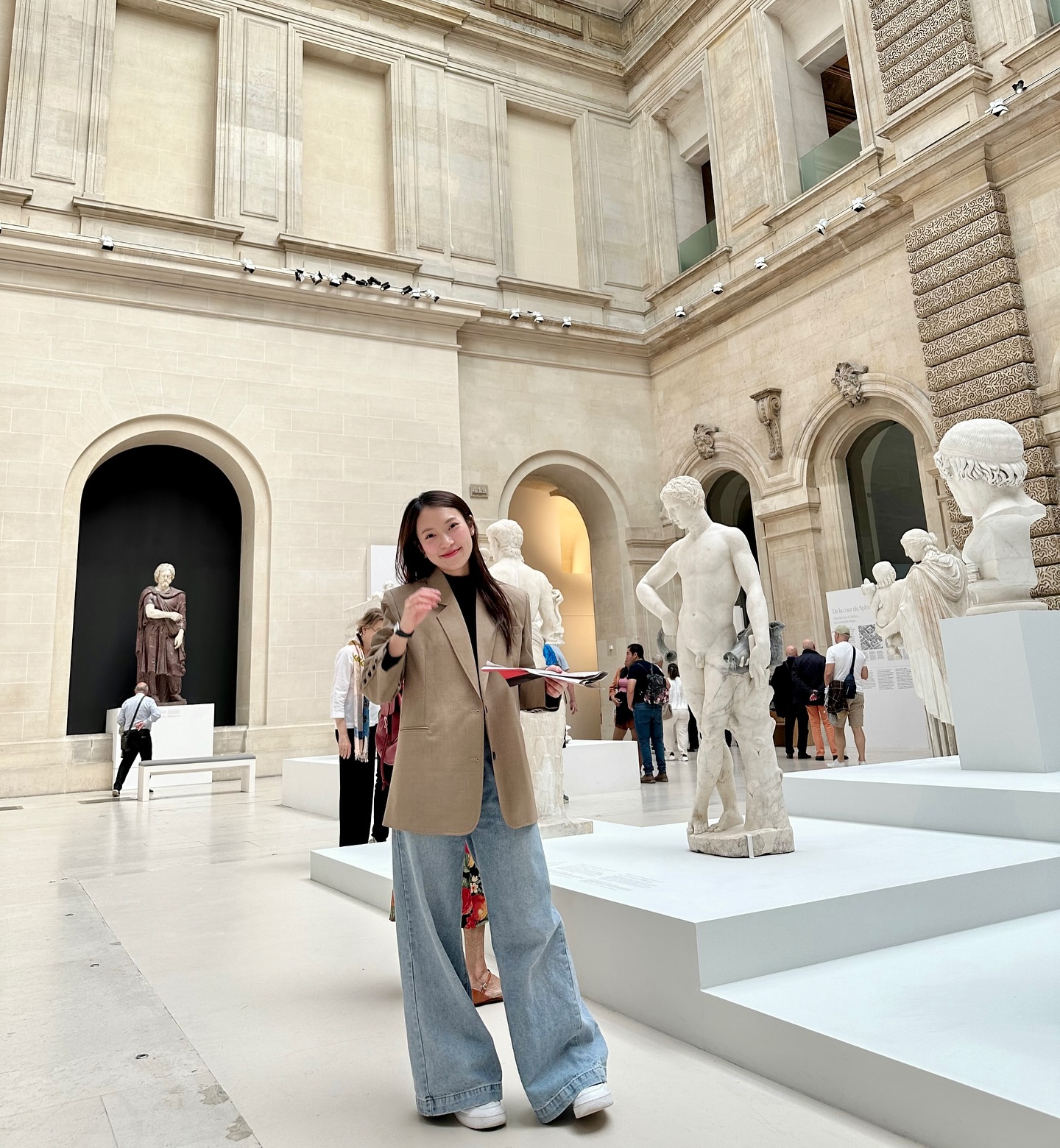 Chỉ cần sắm theo 4 kiểu áo khoác yêu thích của các mỹ nhân Việt, chị em sẽ mặc đẹp suốt mùa đông- Ảnh 2. Chỉ cần sắm theo 4 kiểu áo khoác yêu thích của các mỹ nhân Việt, chị em sẽ mặc đẹp suốt mùa đông- Ảnh 2.