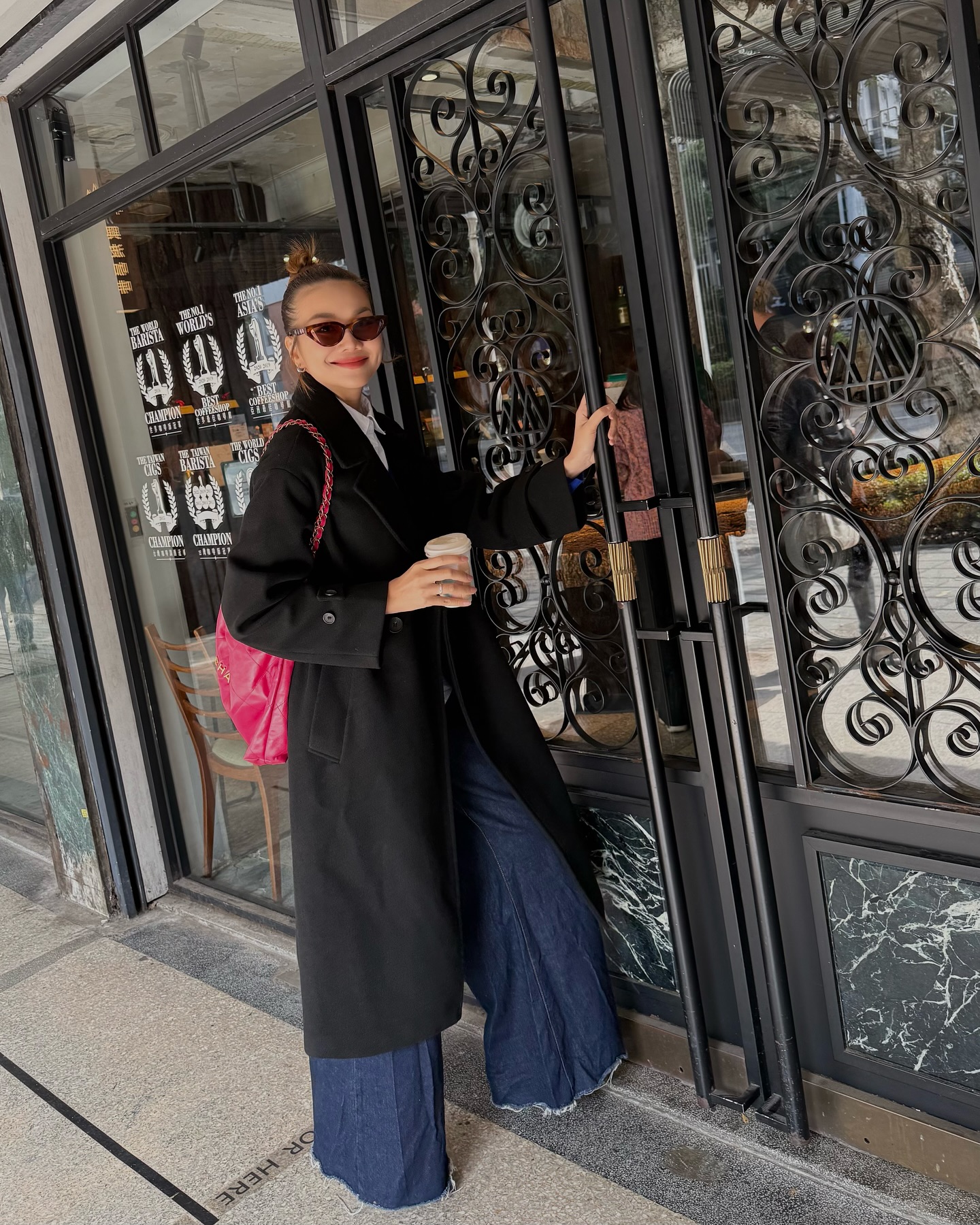 Chỉ cần sắm theo 4 kiểu áo khoác yêu thích của các mỹ nhân Việt, chị em sẽ mặc đẹp suốt mùa đông- Ảnh 8. Chỉ cần sắm theo 4 kiểu áo khoác yêu thích của các mỹ nhân Việt, chị em sẽ mặc đẹp suốt mùa đông- Ảnh 8.