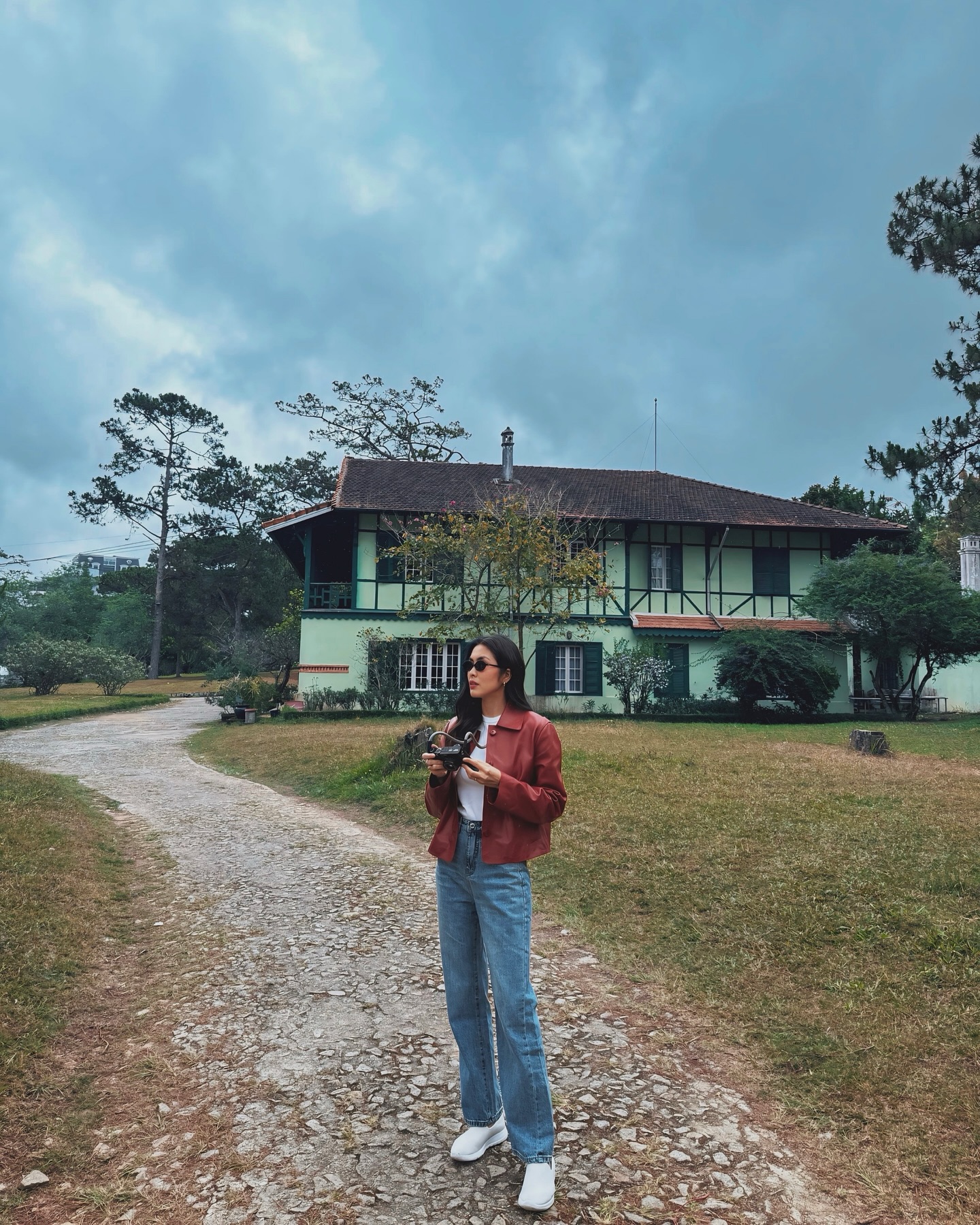 Chỉ cần sắm theo 4 kiểu áo khoác yêu thích của các mỹ nhân Việt, chị em sẽ mặc đẹp suốt mùa đông- Ảnh 6. Chỉ cần sắm theo 4 kiểu áo khoác yêu thích của các mỹ nhân Việt, chị em sẽ mặc đẹp suốt mùa đông- Ảnh 6.