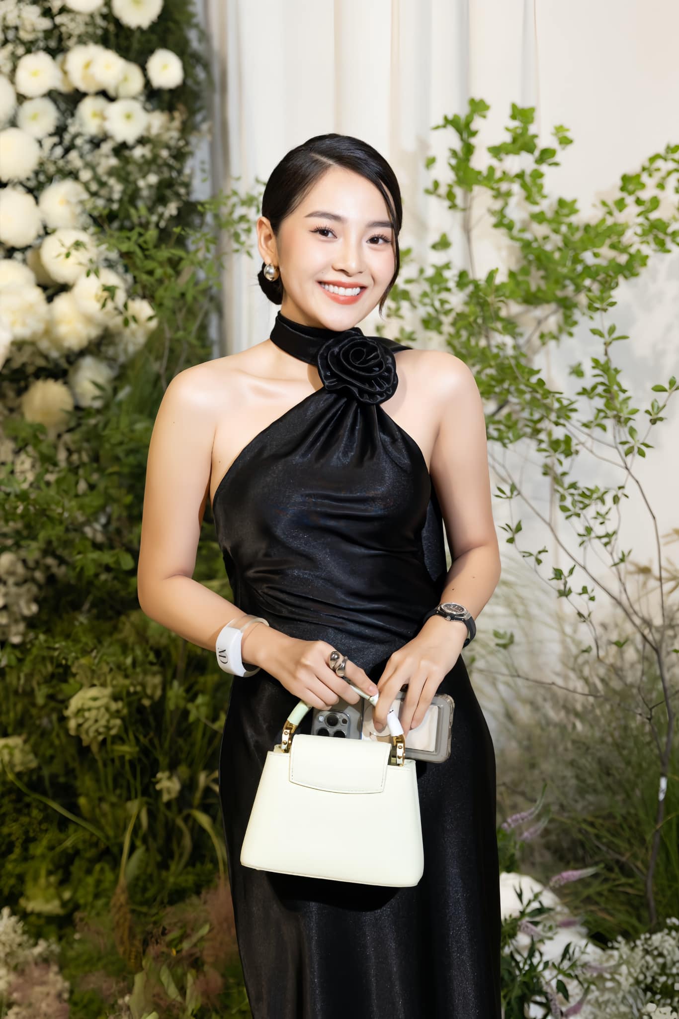 Mỹ nhân có cái tên kỳ lạ nhất Việt Nam: Đẹp sang như dát vàng lên mặt, mới 15 tuổi đã nổi tiếng khắp cả nước- Ảnh 2. Mỹ nhân có cái tên kỳ lạ nhất Việt Nam: Đẹp sang như dát vàng lên mặt, mới 15 tuổi đã nổi tiếng khắp cả nước- Ảnh 2.