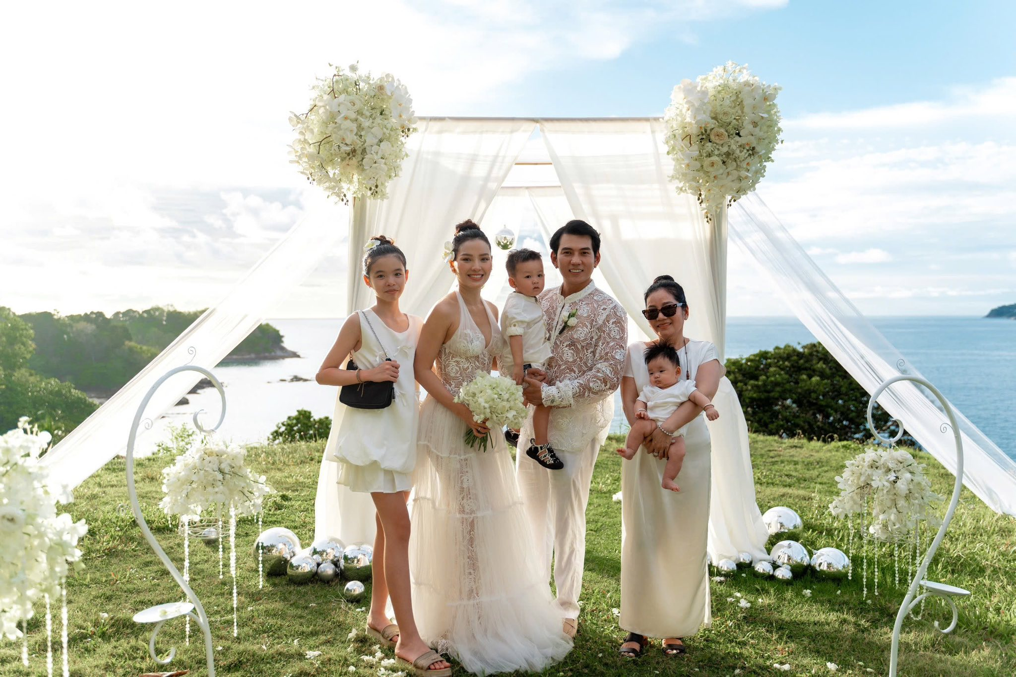 "Ái nữ" của Phương Trinh Jolie mới 12 tuổi đã cao gần bằng mẹ, chiếm trọn spotlight với đôi chân dài miên man- Ảnh 16.